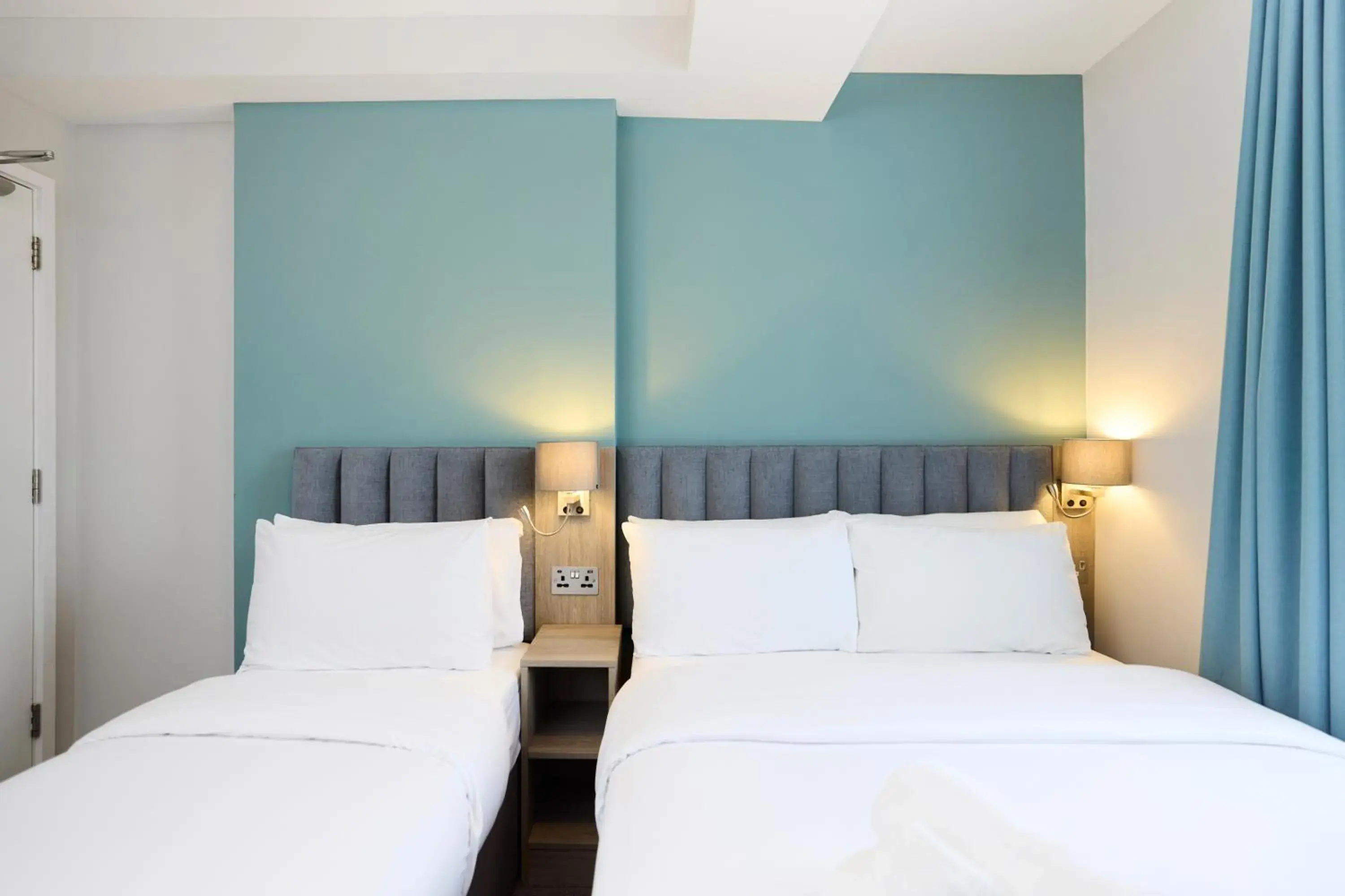 Bed in Prince William Hotel Bed in Prince William Hotel