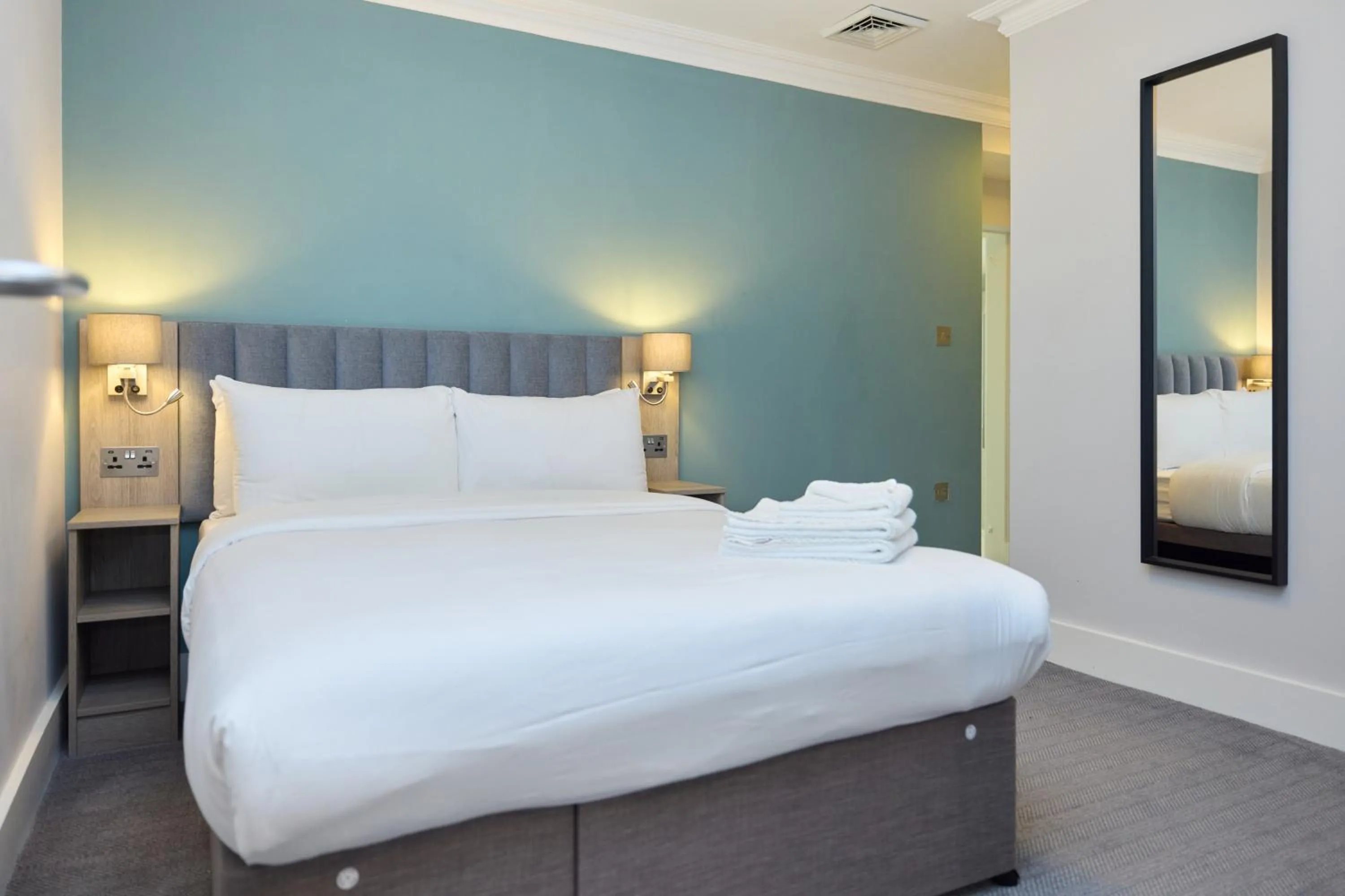 Bedroom, Bed in Prince William Hotel