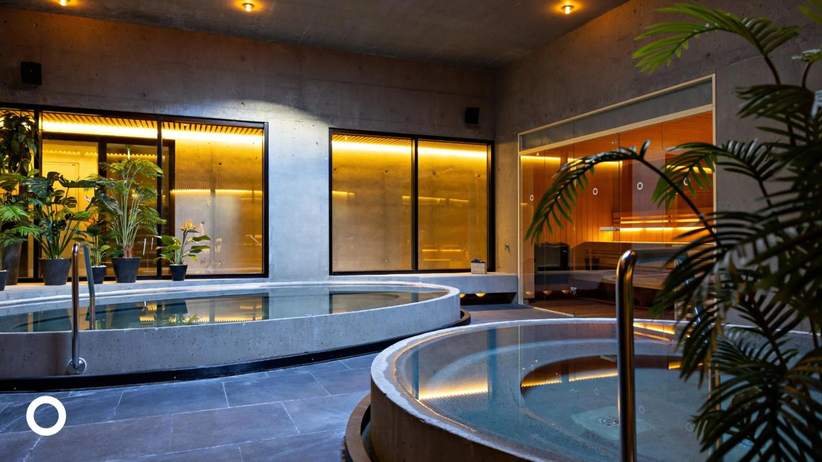 Hot Tub in Grandi by Center Hotels