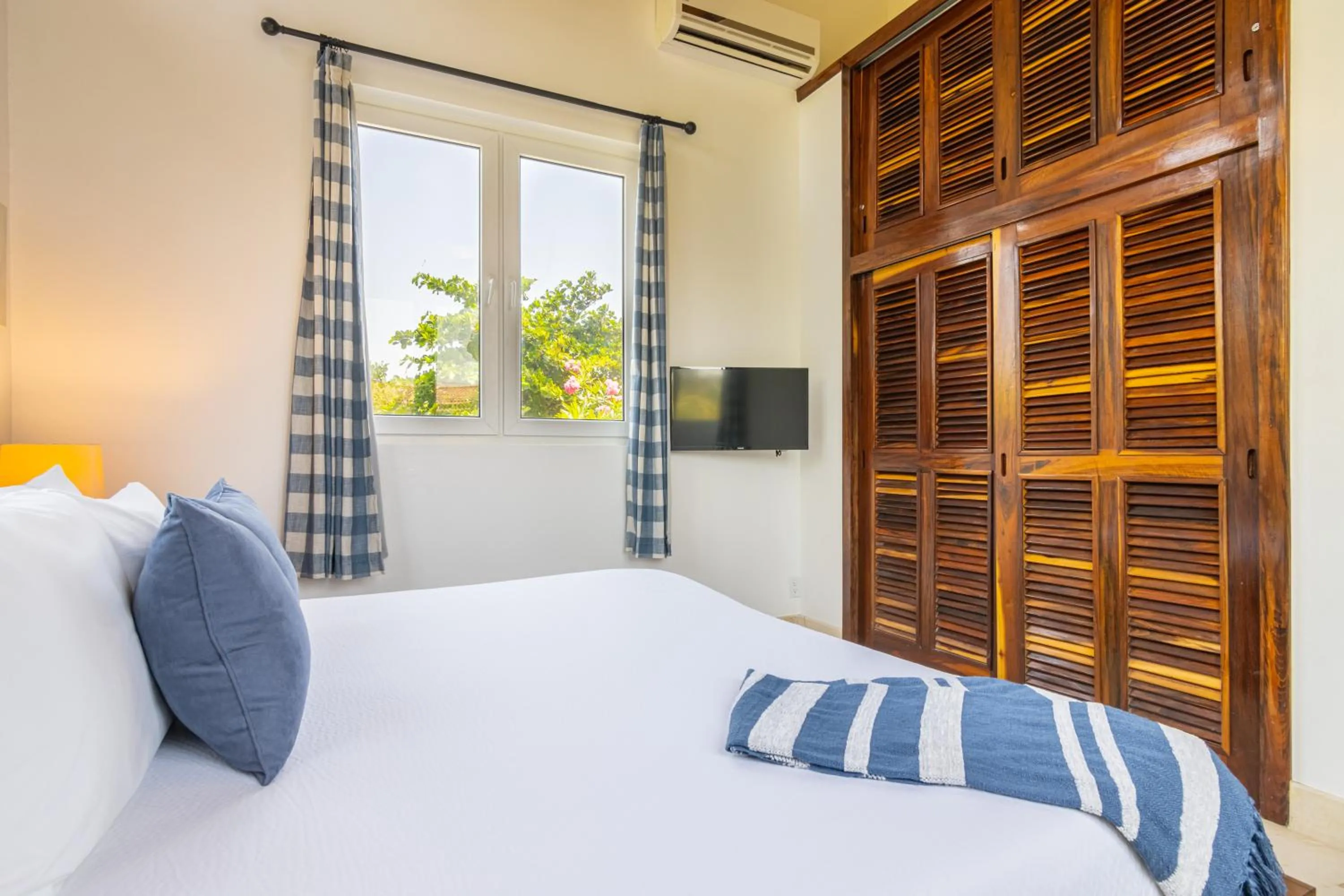 Bedroom, Bed in Belizean Cove Estates Beachfront Villas