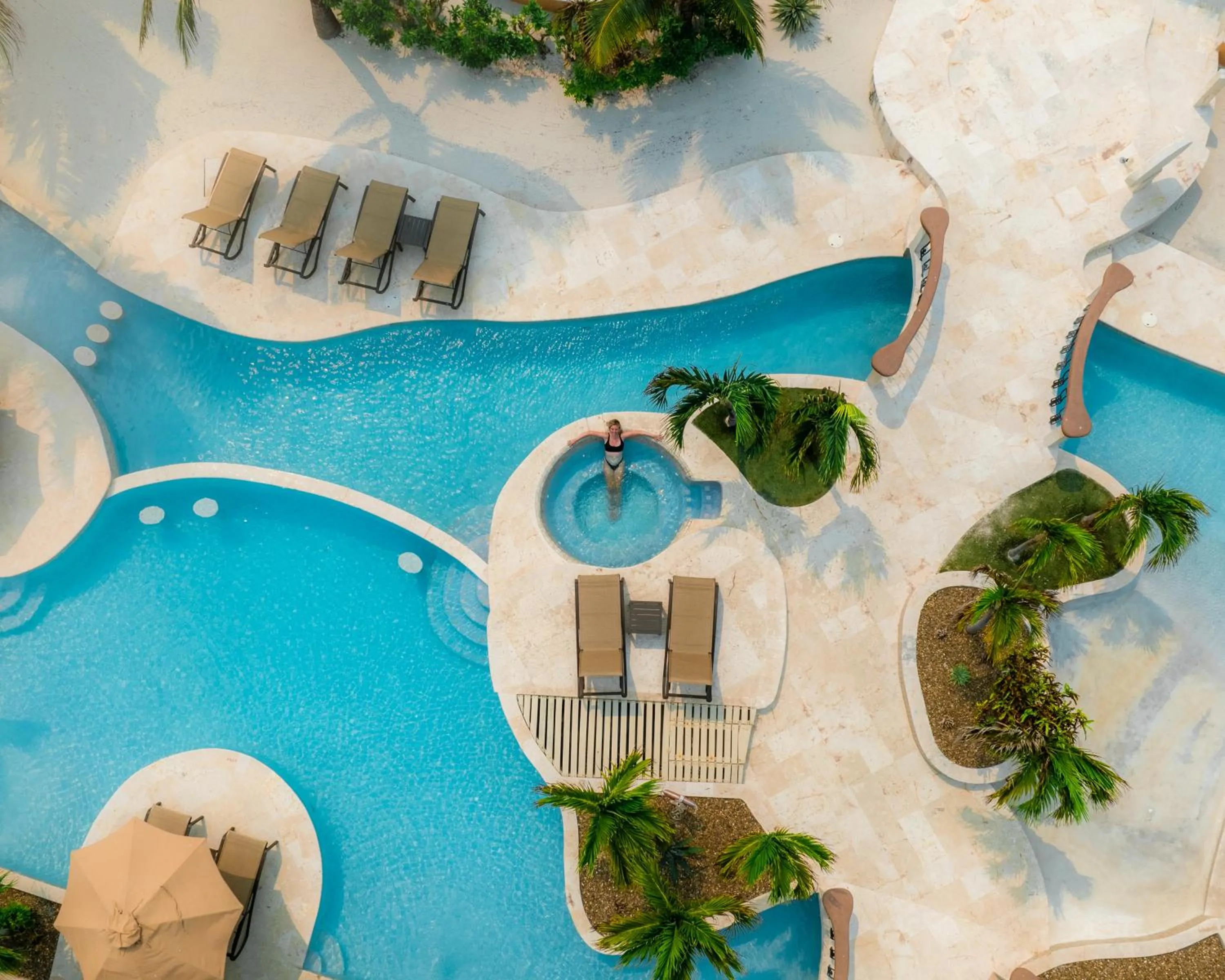Hot Tub in Belizean Cove Estates Beachfront Villas