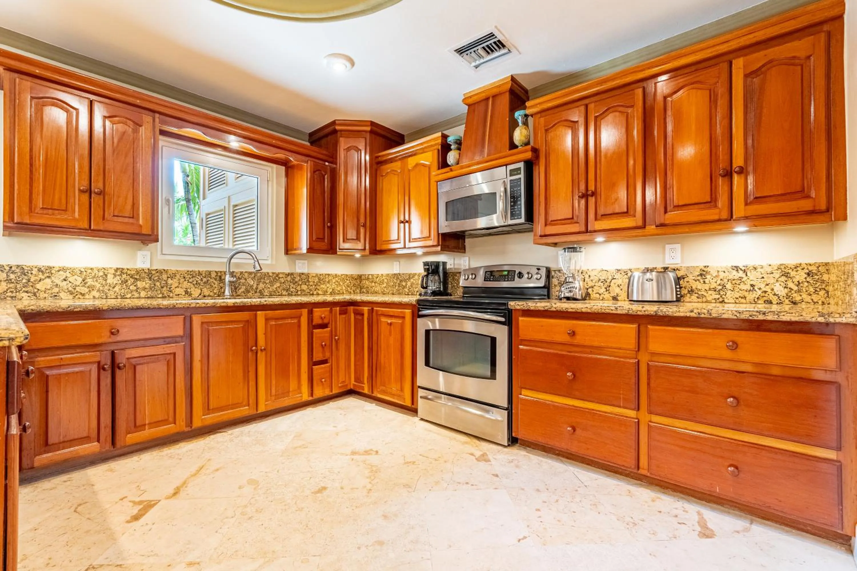 Kitchen or kitchenette in Belizean Cove Estates Beachfront Villas