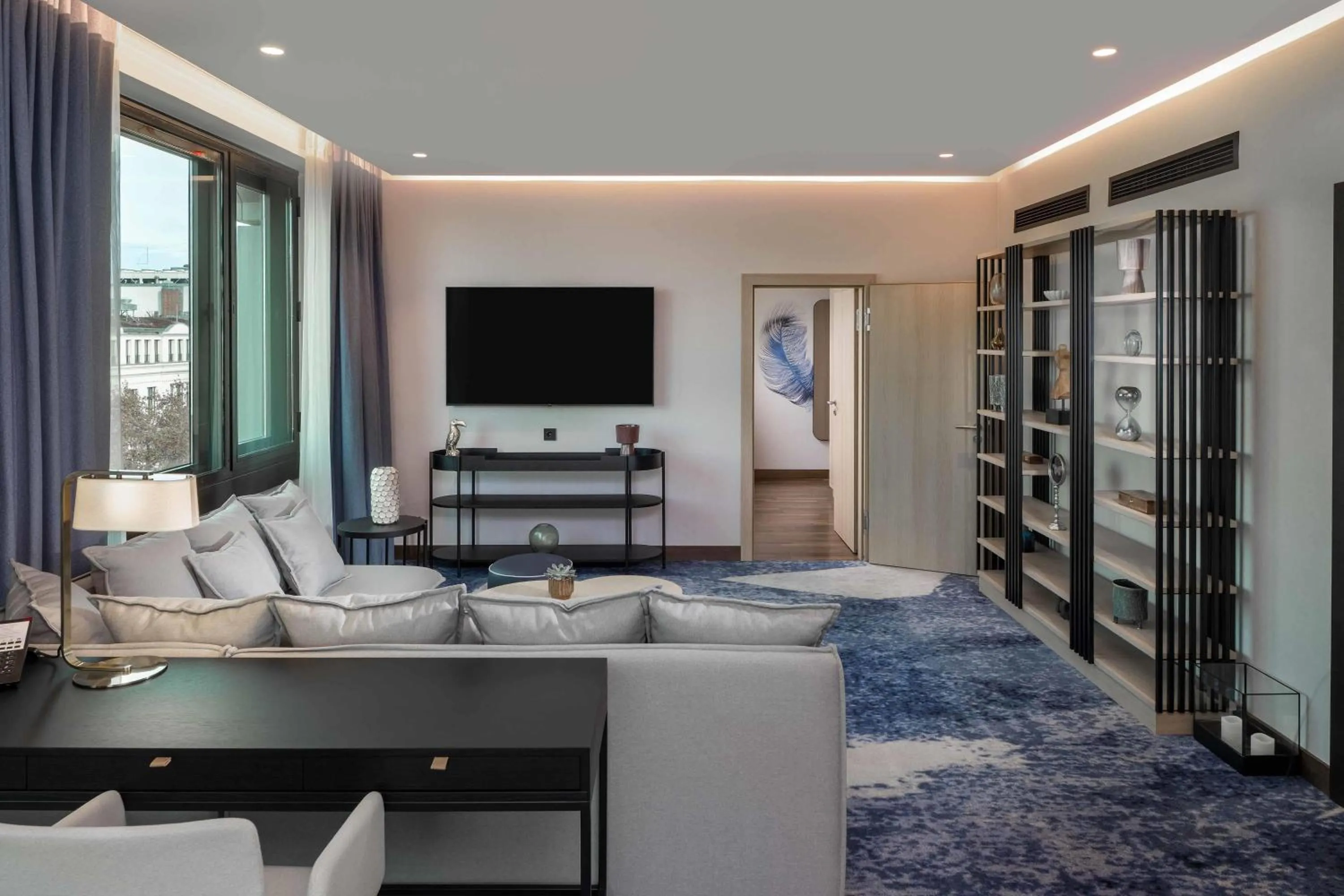 Living room in DoubleTree by Hilton Berlin Ku'damm