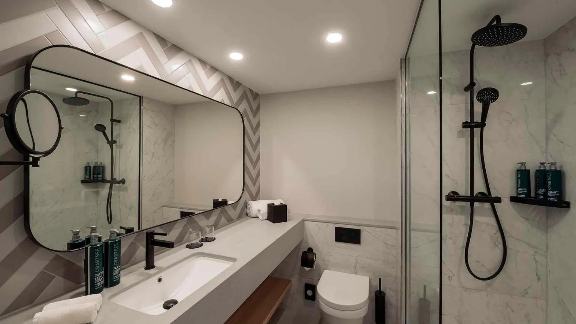 Bathroom in DoubleTree by Hilton Berlin Ku'damm