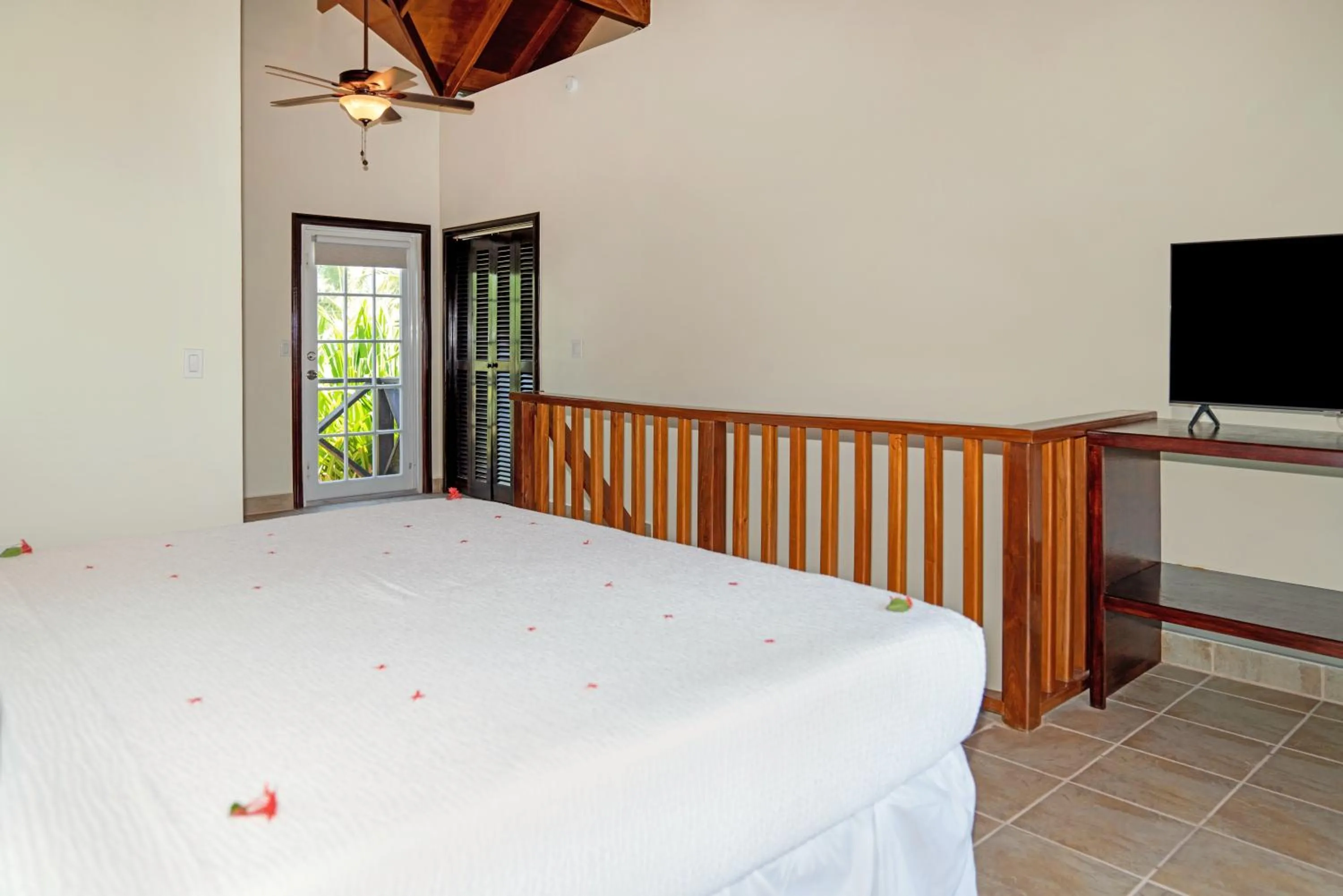 Bed in X'tan Ha- The Waterfront