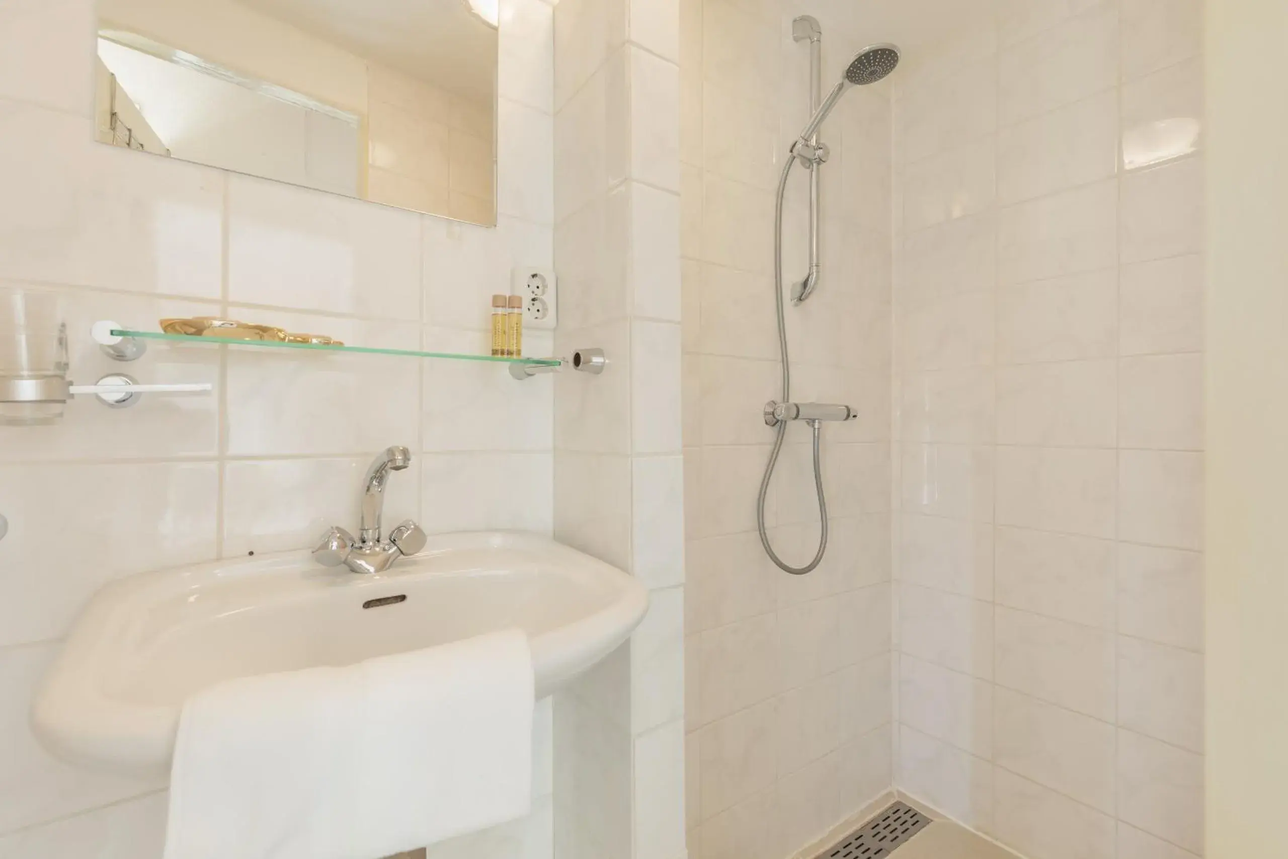 Double Room in LOT Hotel Double Room in LOT Hotel