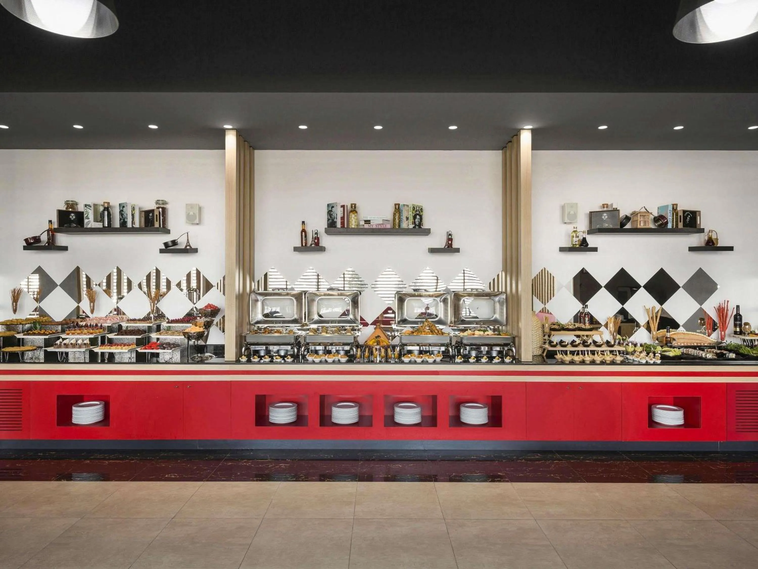 Restaurant/places to eat in ibis Jeddah City Center