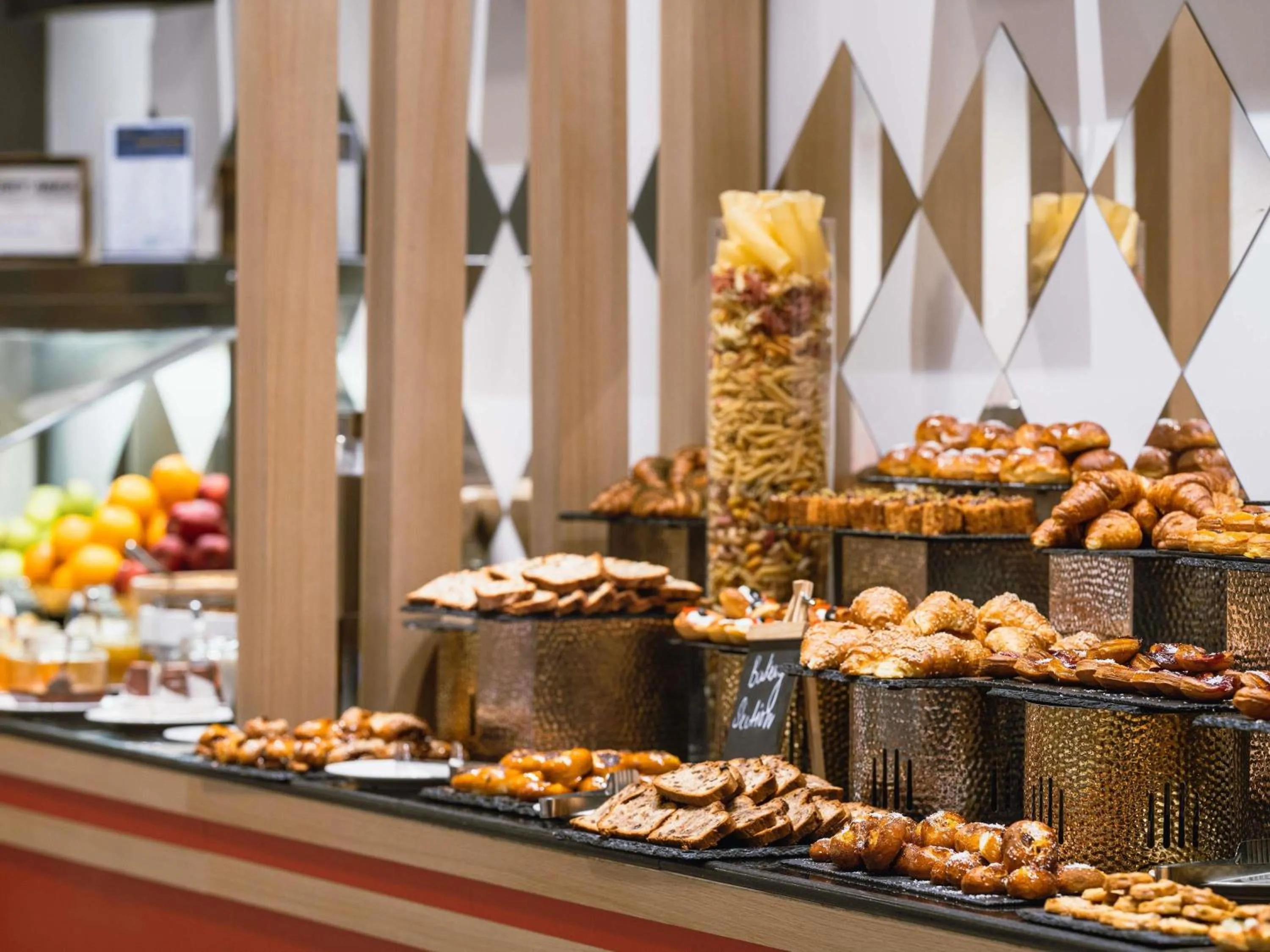 Restaurant/places to eat in ibis Jeddah City Center