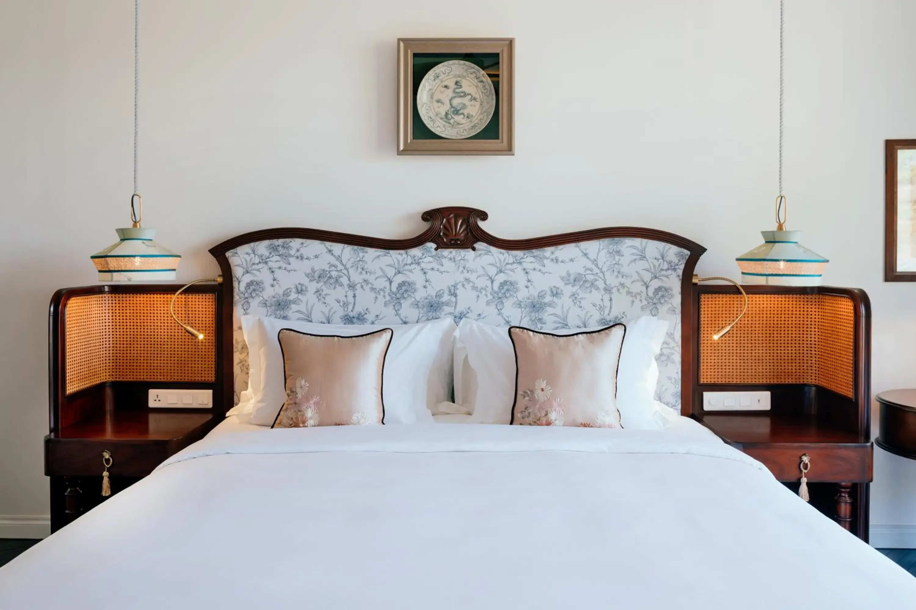 Superior King Room in Hôtel Perle d'Orient Cat Ba - MGallery Superior King Room in Hôtel Perle d'Orient Cat Ba - MGallery