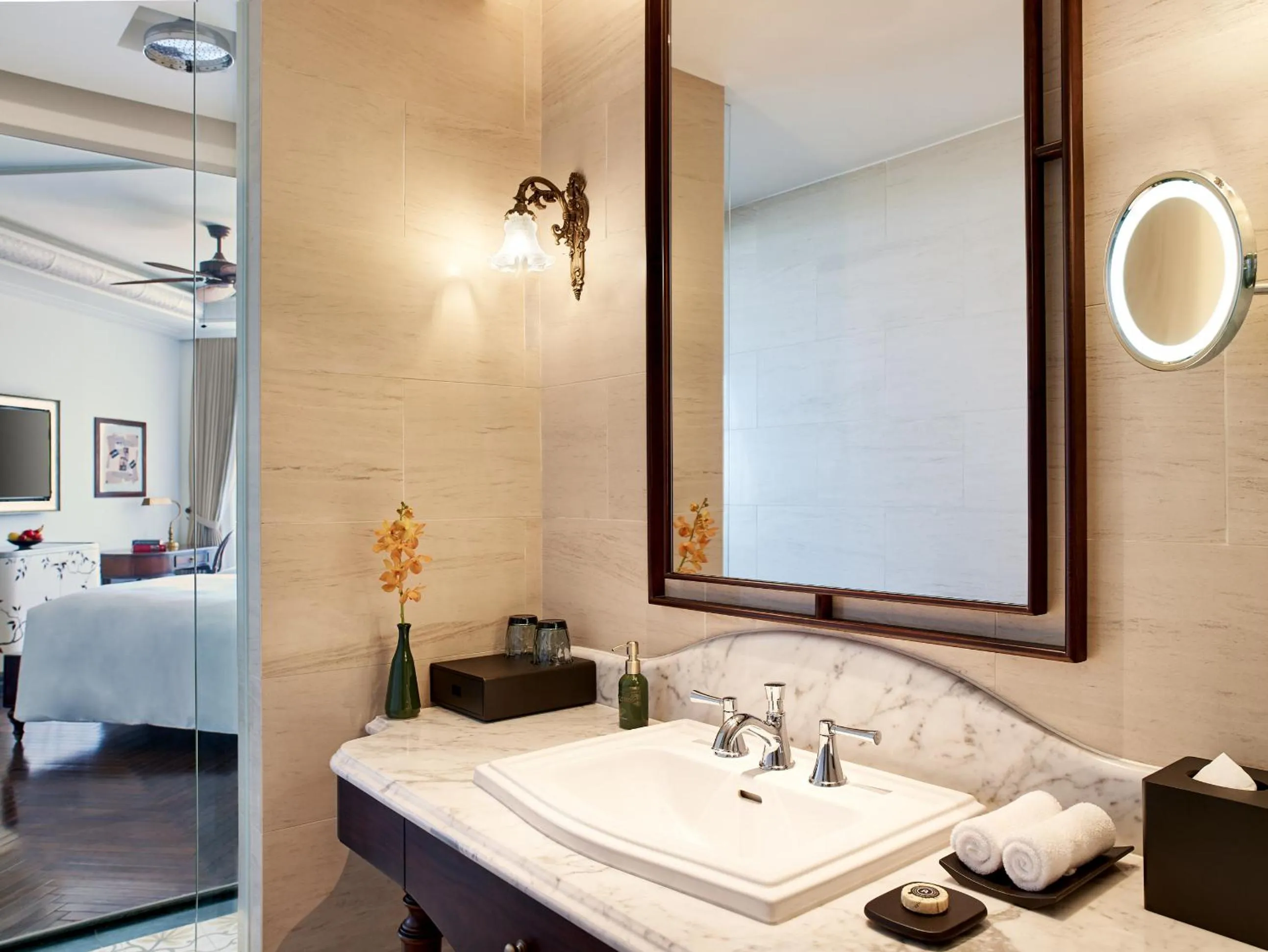 Bathroom, Bed in Hôtel Perle d'Orient Cat Ba - MGallery