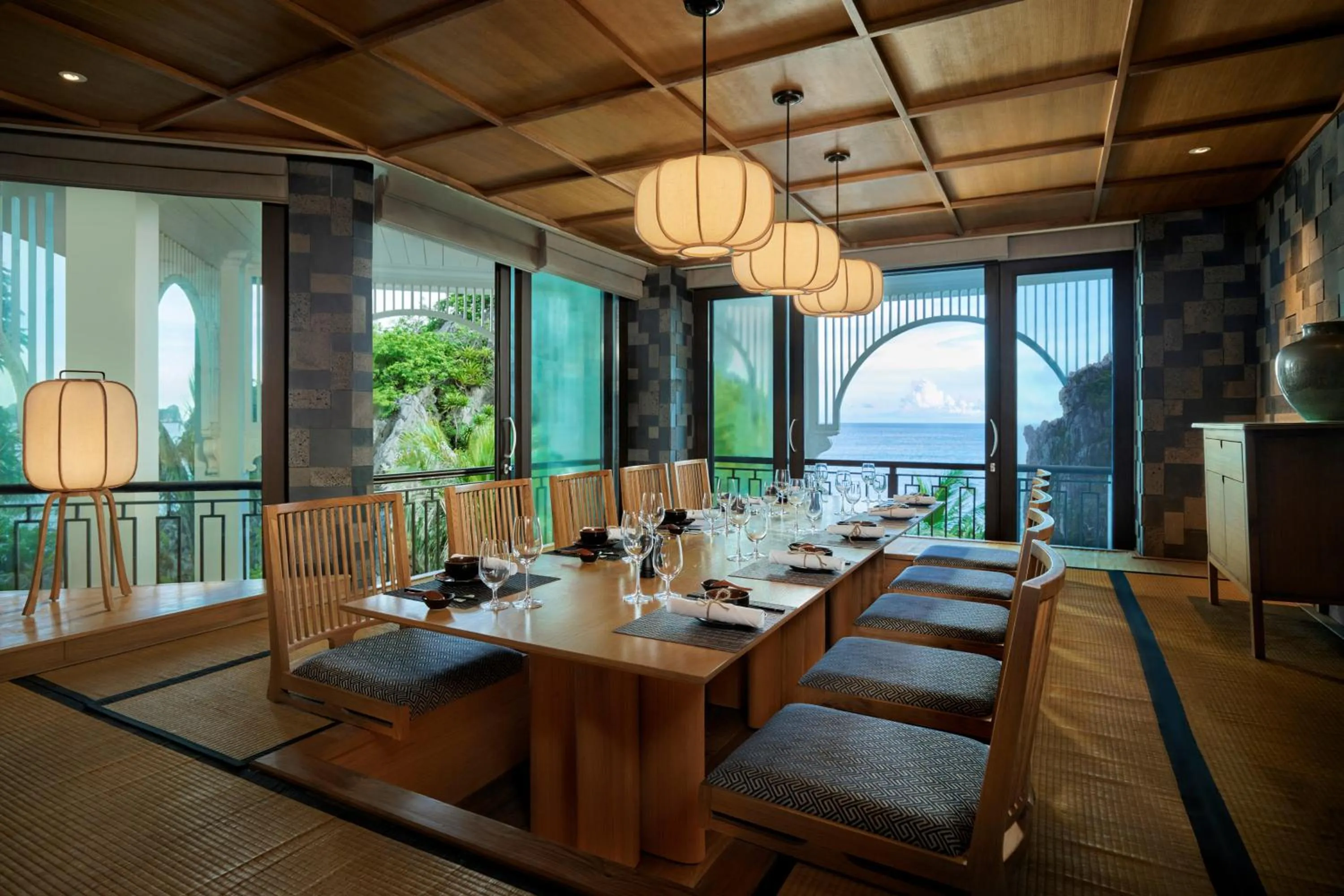 Restaurant/places to eat in Hôtel Perle d'Orient Cat Ba - MGallery