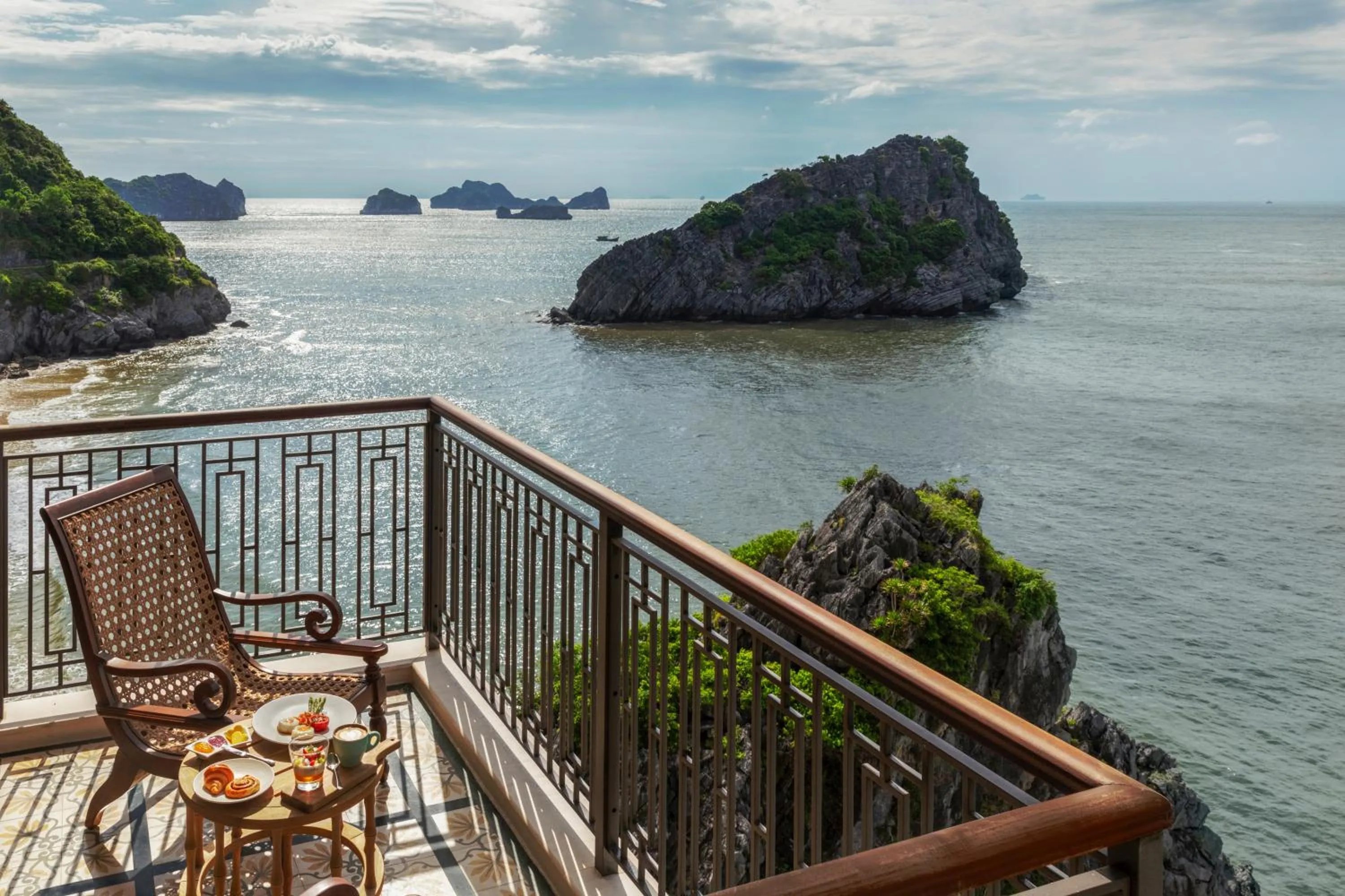 Balcony/Terrace in Hôtel Perle d'Orient Cat Ba - MGallery