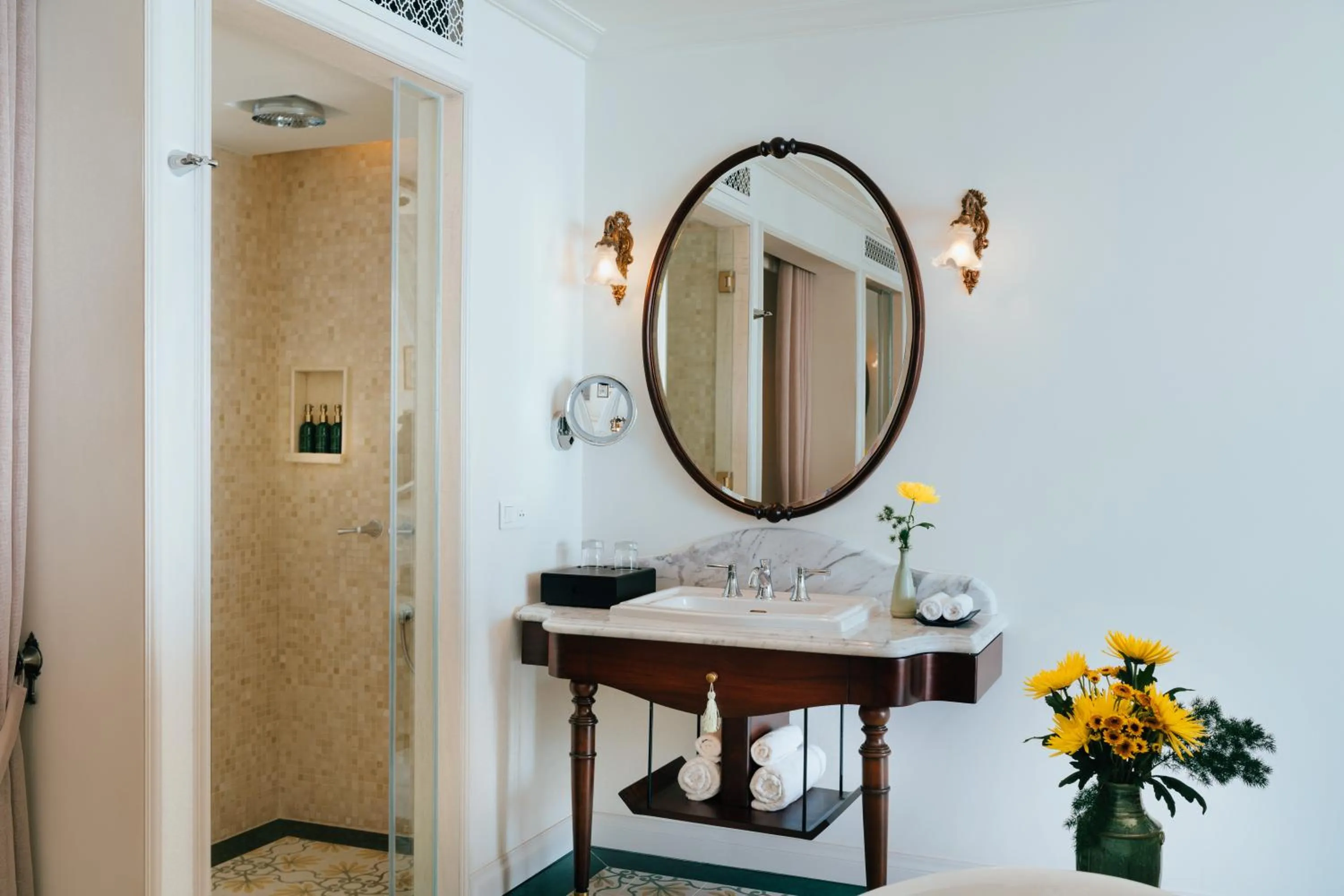 Bathroom in Hôtel Perle d'Orient Cat Ba - MGallery