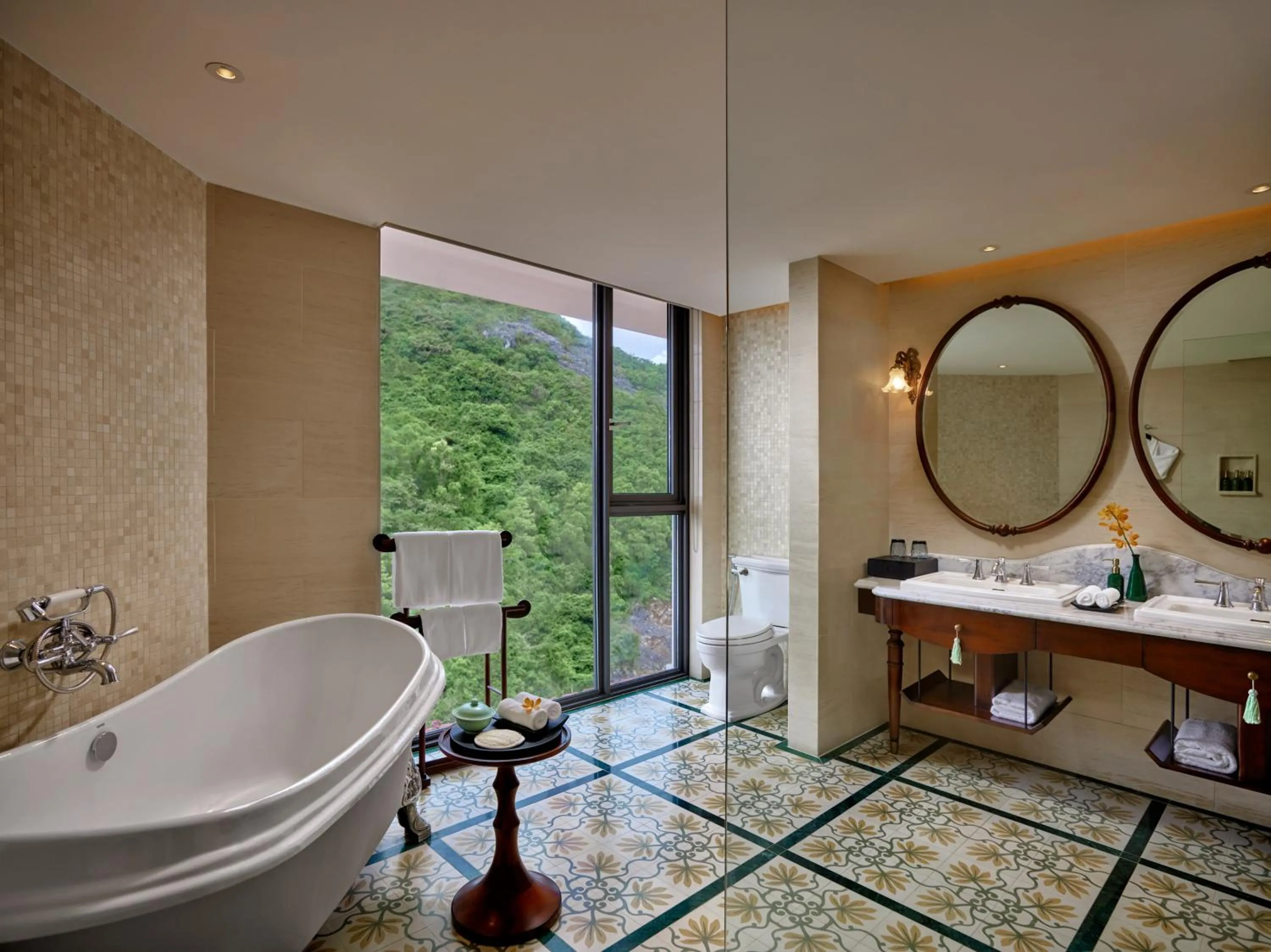 Bathroom in Hôtel Perle d'Orient Cat Ba - MGallery