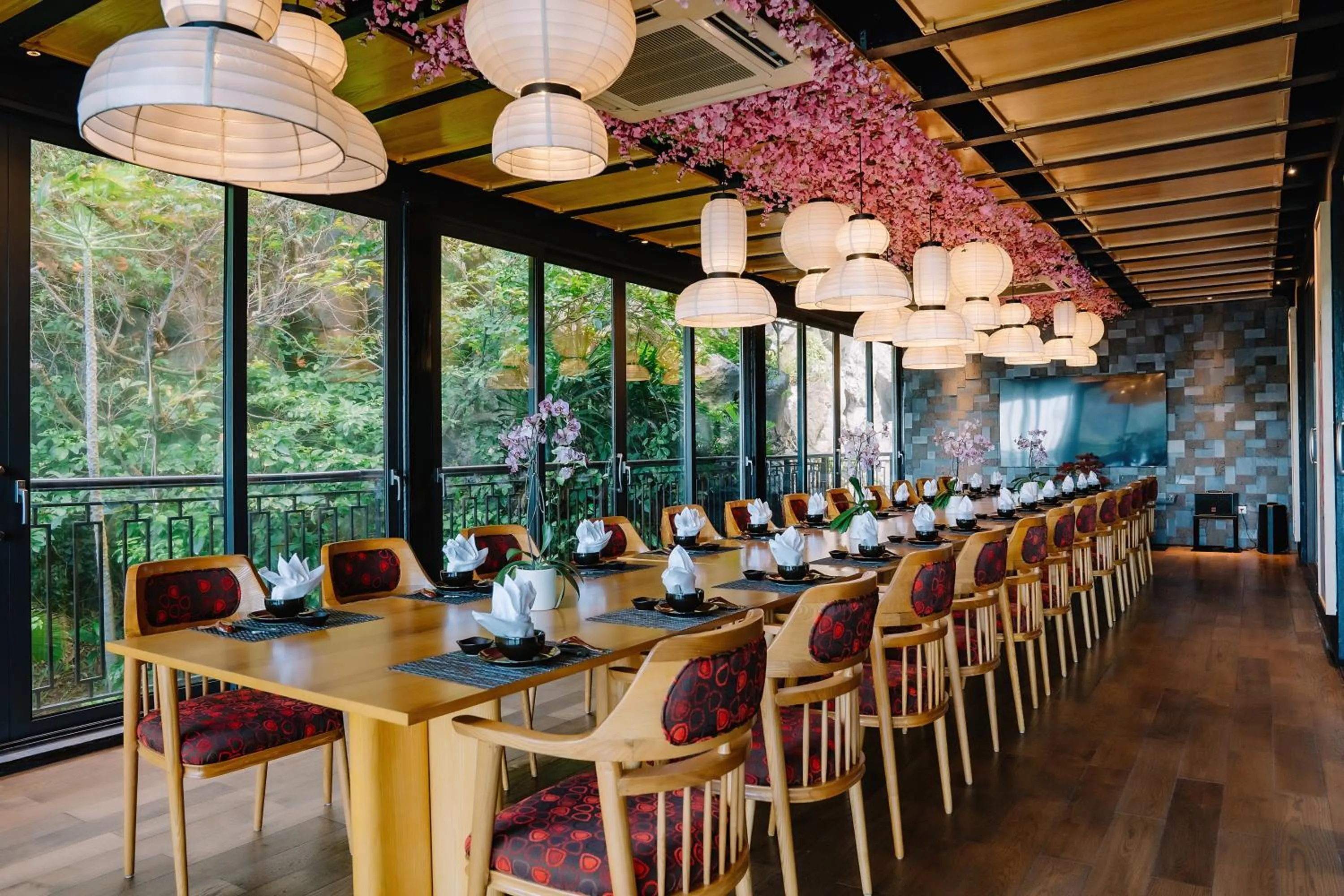 Restaurant/places to eat in Hôtel Perle d'Orient Cat Ba - MGallery