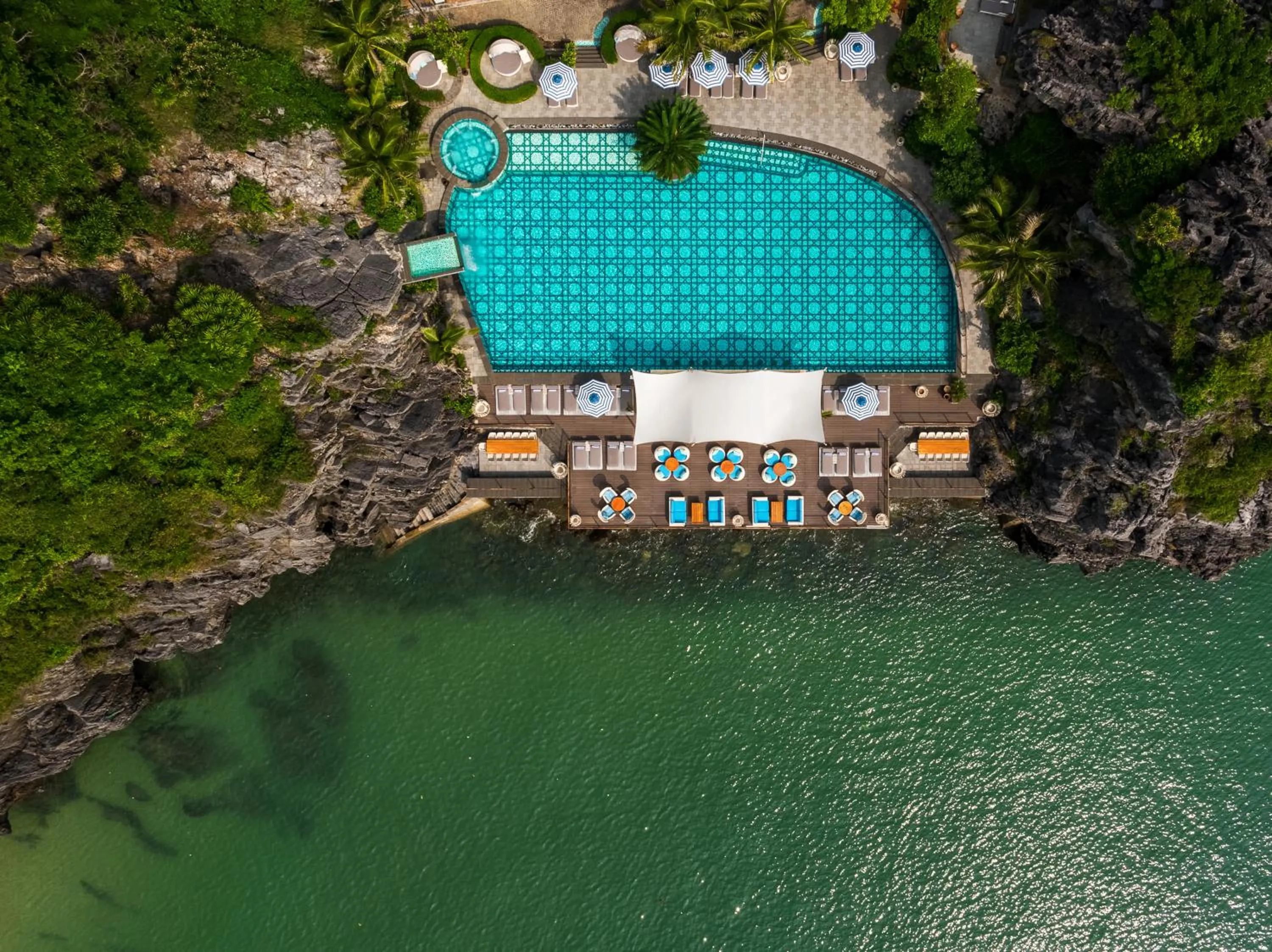 Swimming pool in Hôtel Perle d'Orient Cat Ba - MGallery