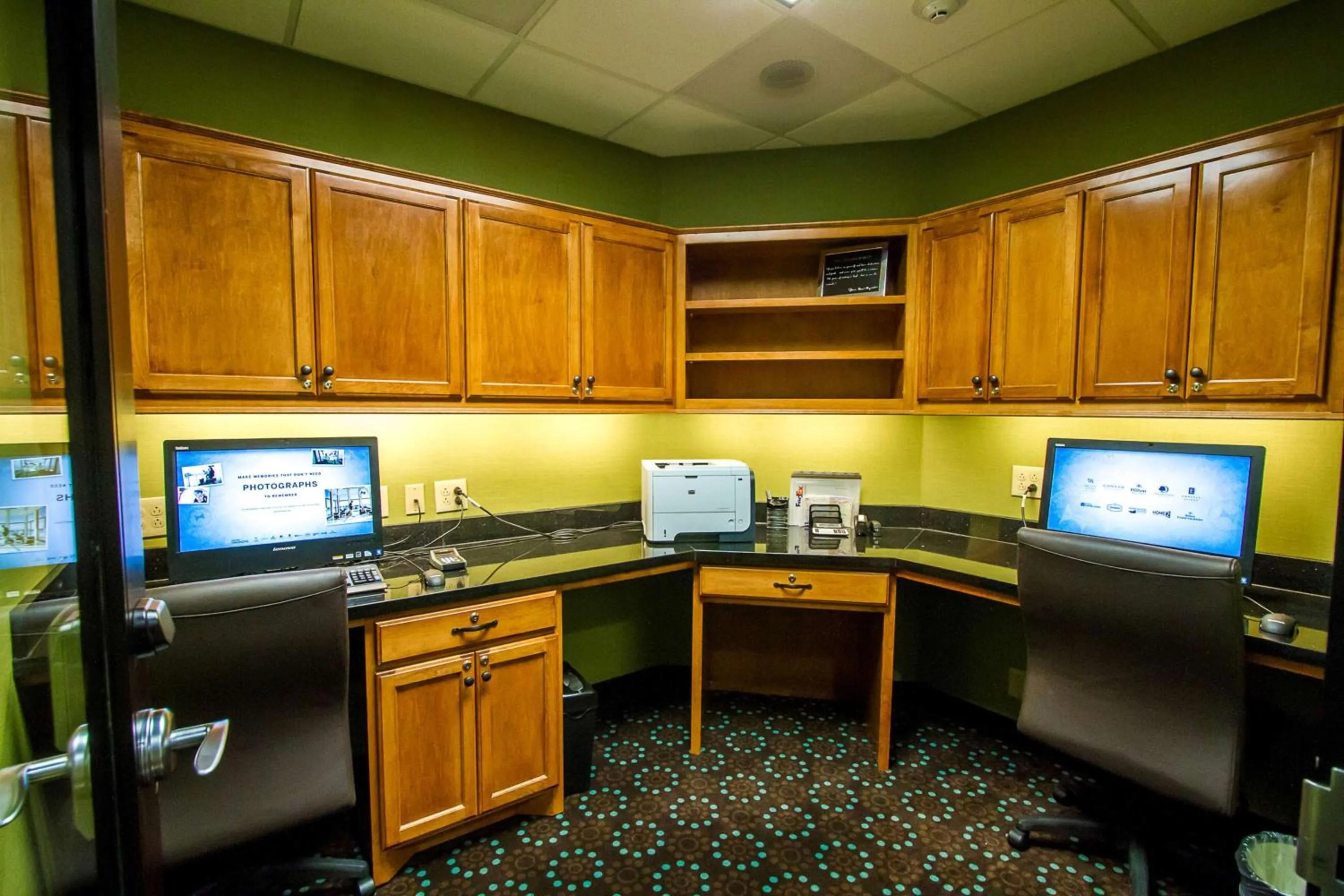 Business facilities in Hampton Inn Fayetteville
