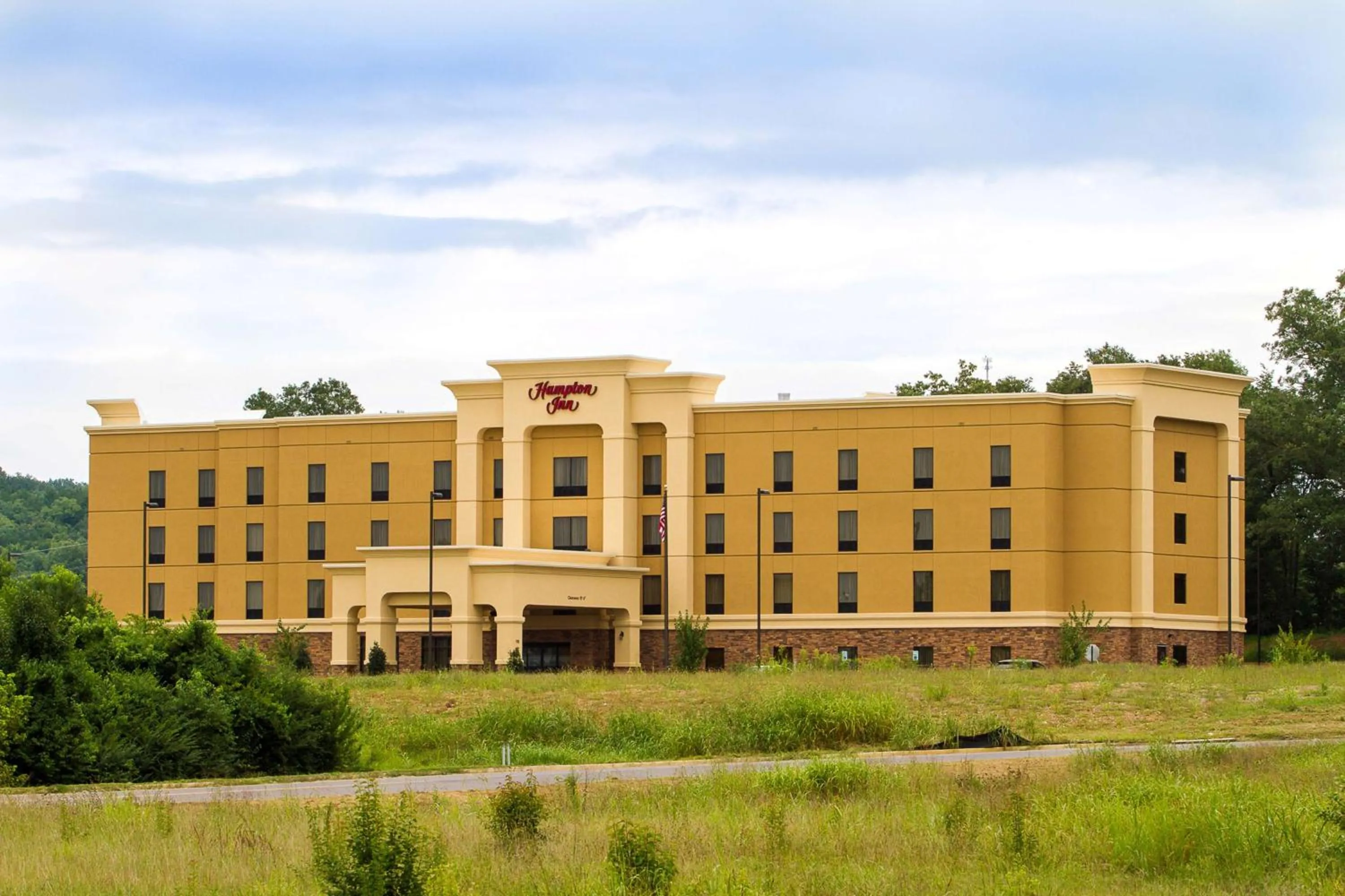 Property building in Hampton Inn Fayetteville