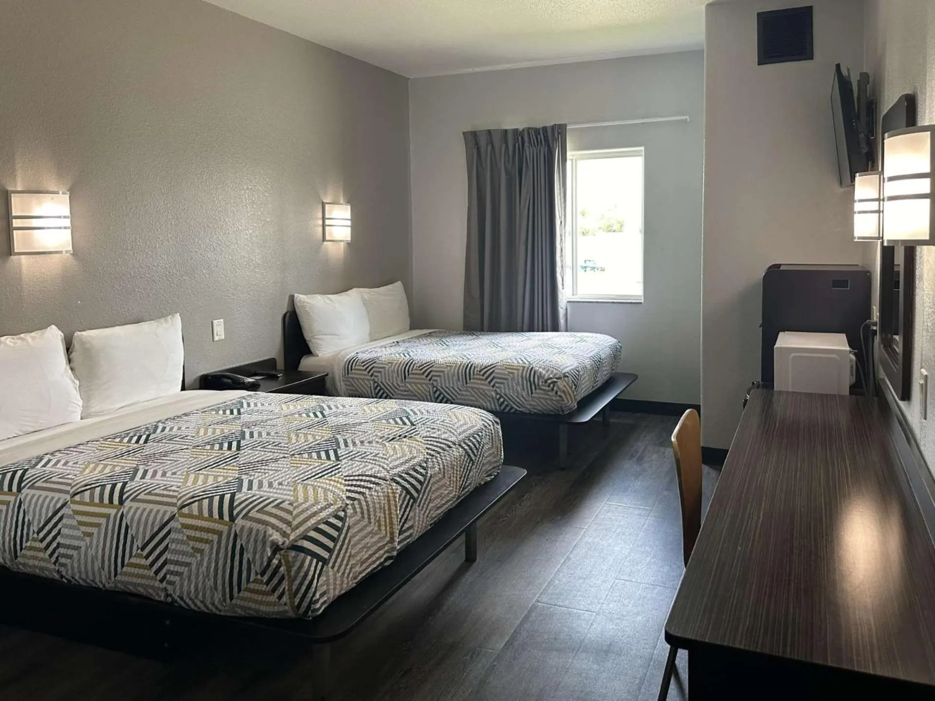 Bedroom, Bed in Motel 6-Mission, TX