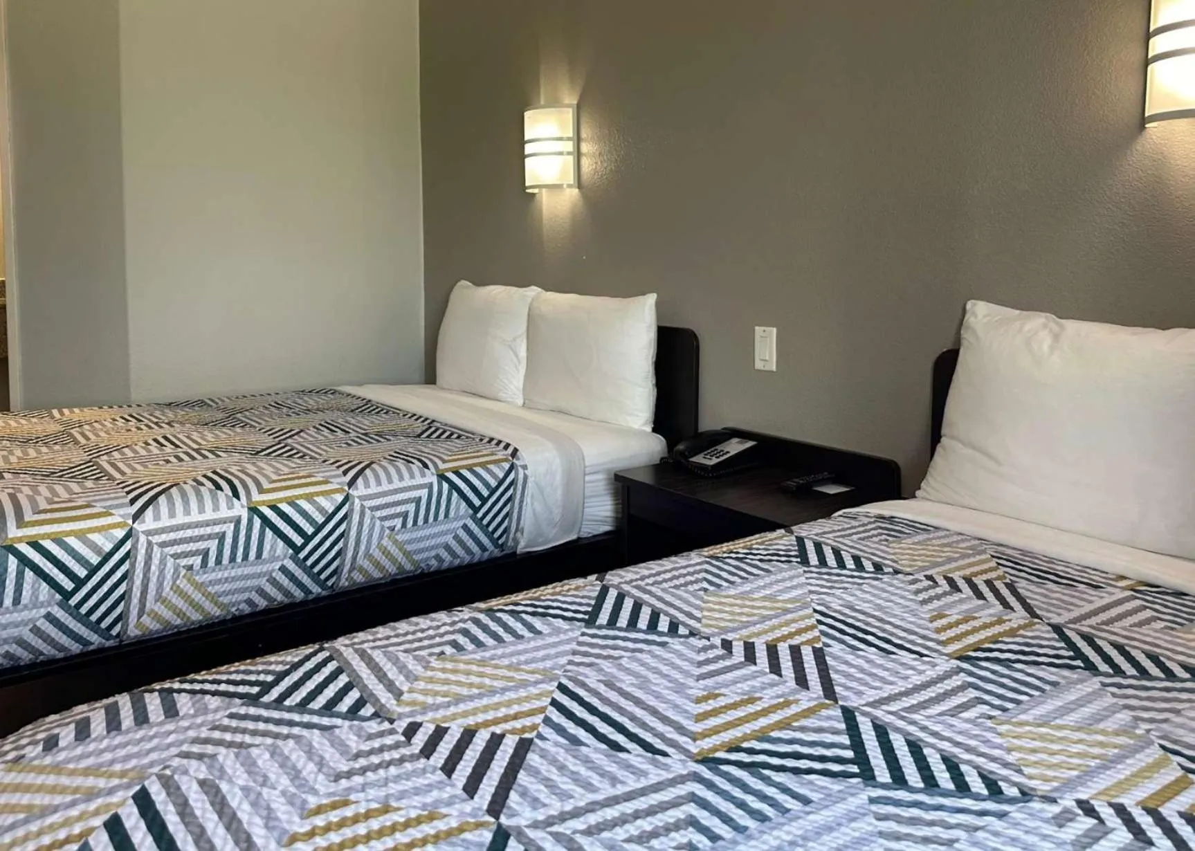 Bedroom, Bed in Motel 6-Mission, TX