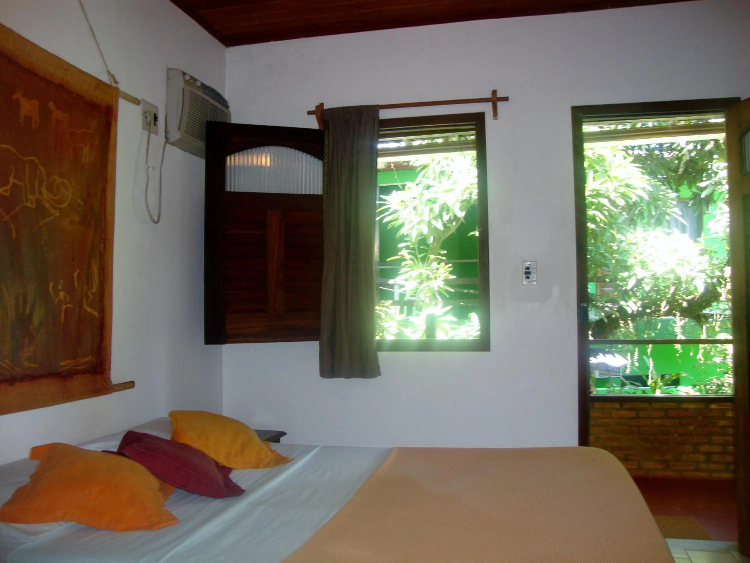 Photo of the whole room, Bed in Pousada Caravelas