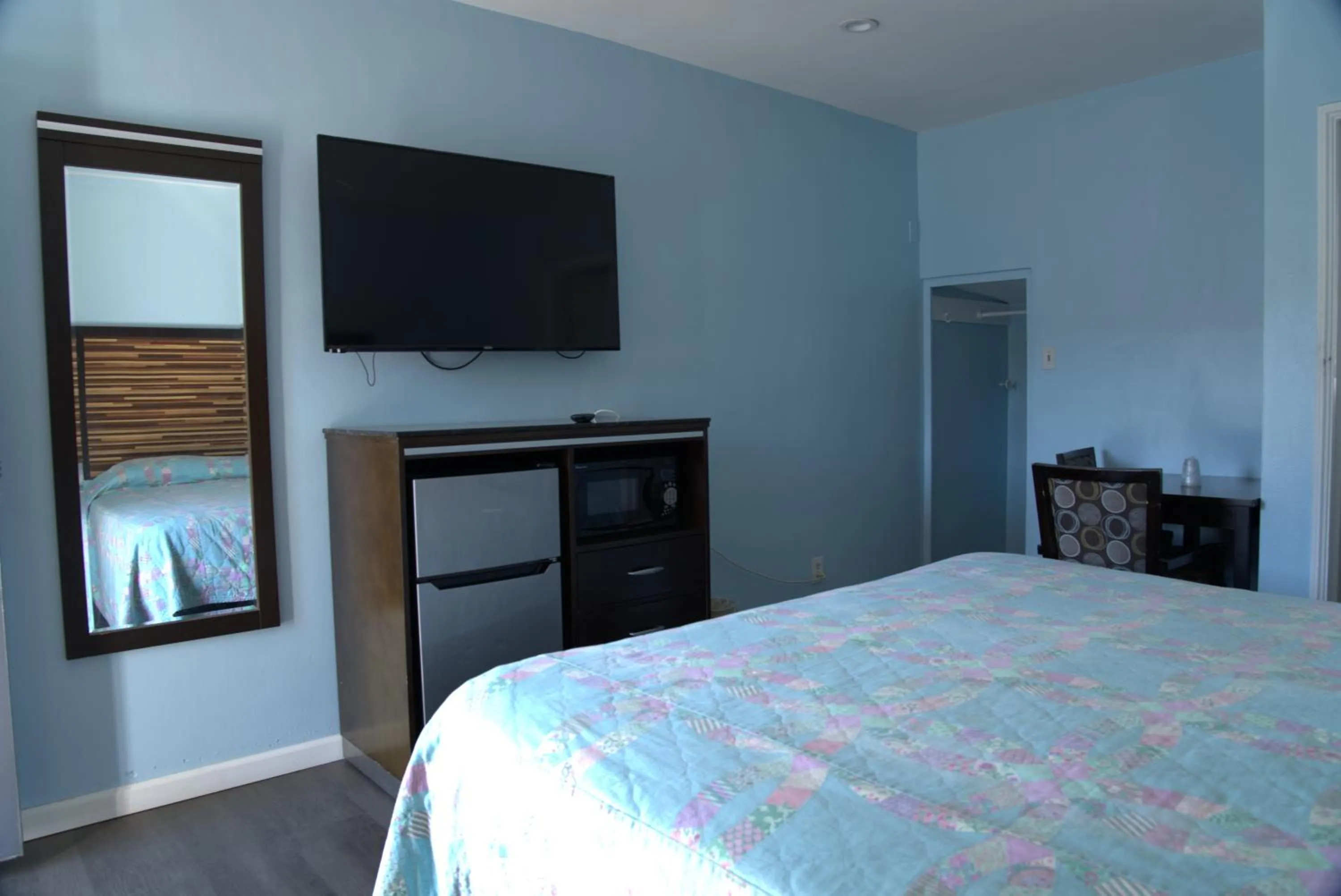 Bed in Mt. Gleason Motorlodge