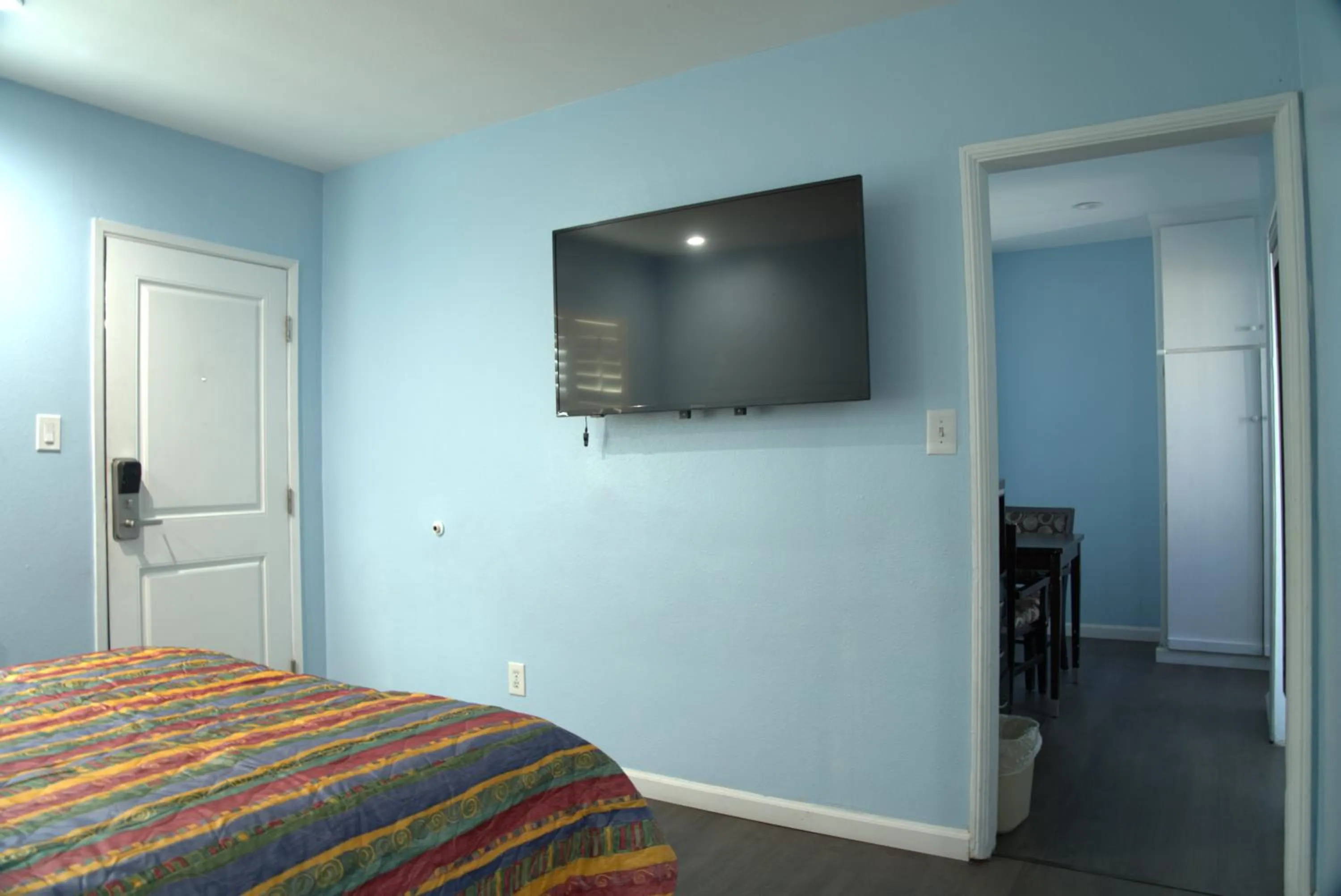 TV and multimedia, Bed in Mt. Gleason Motorlodge