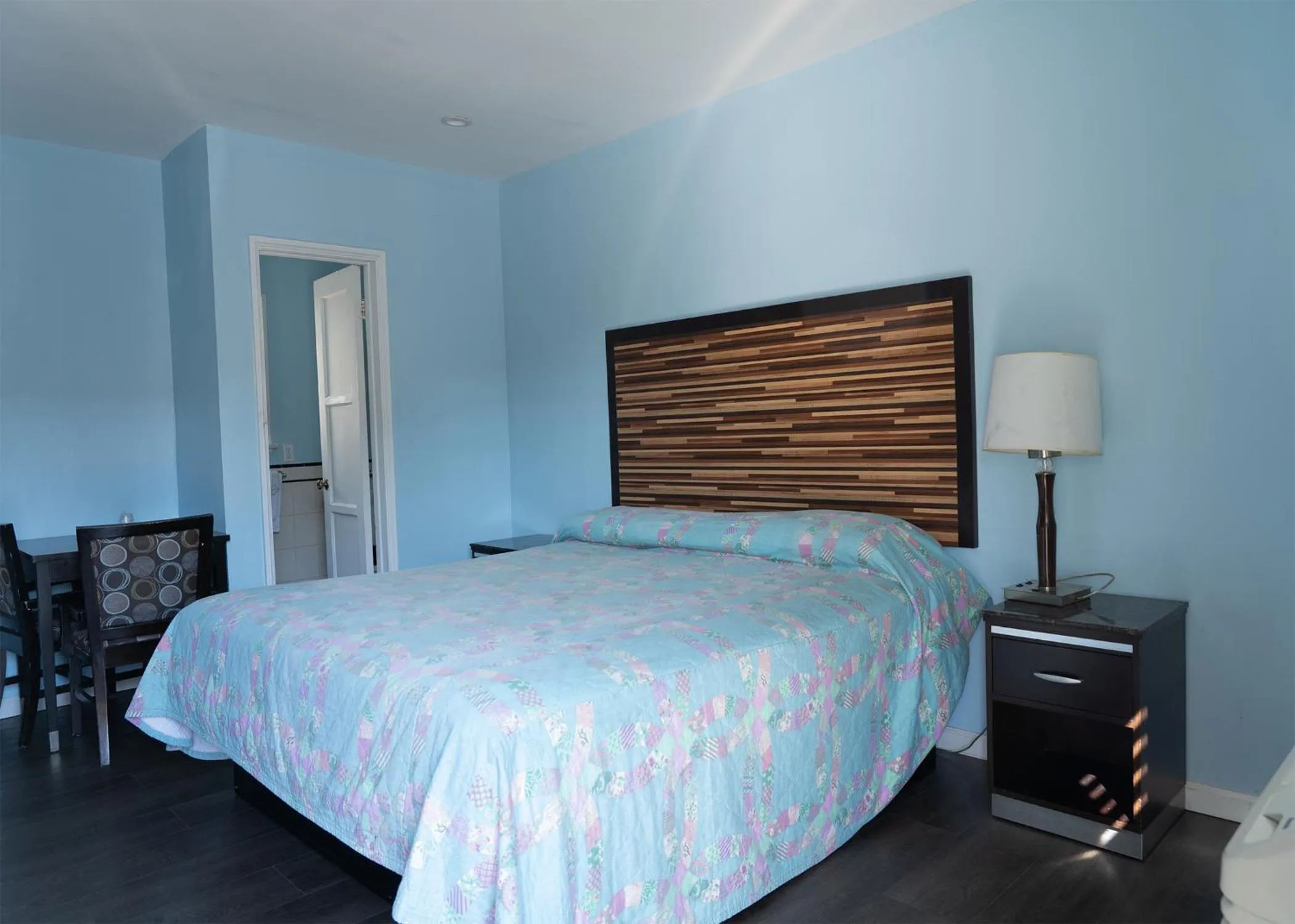 Bed in Mt. Gleason Motorlodge