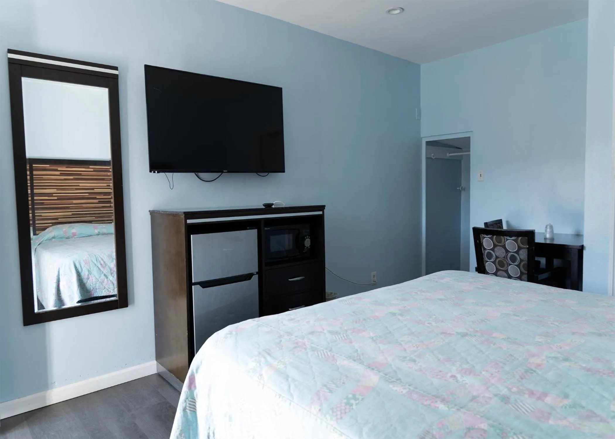 TV and multimedia, Bed in Mt. Gleason Motorlodge