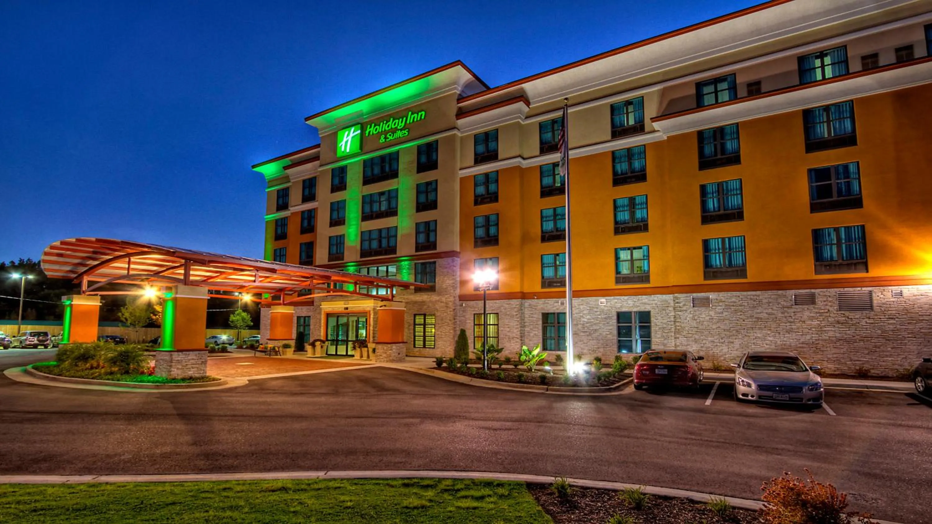 Property building in Holiday Inn & Suites Tupelo North by IHG