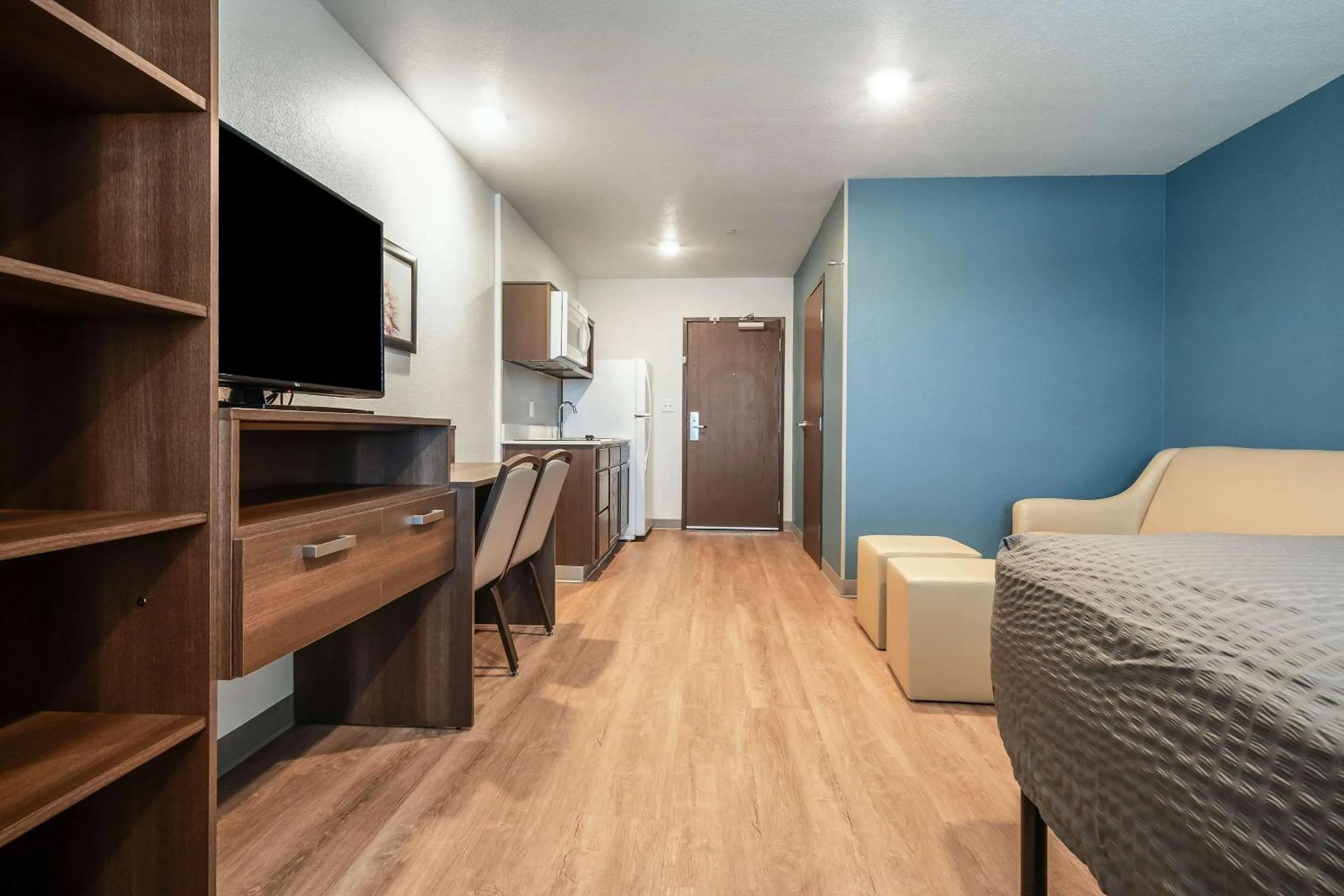 Photo of the whole room, Bed in WoodSpring Suites Naples West