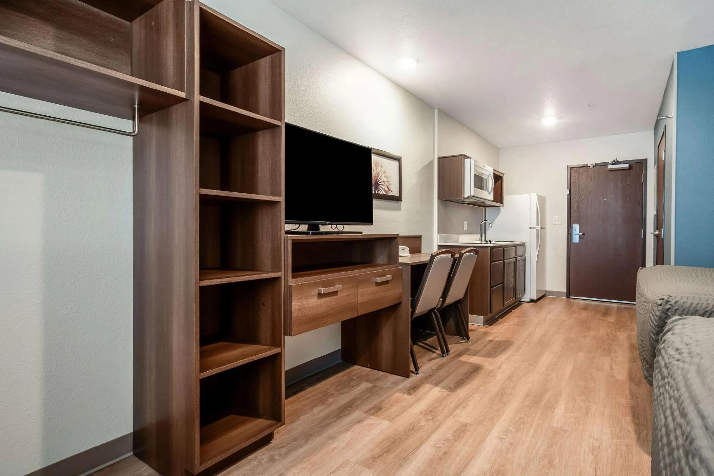 Photo of the whole room in WoodSpring Suites Naples West