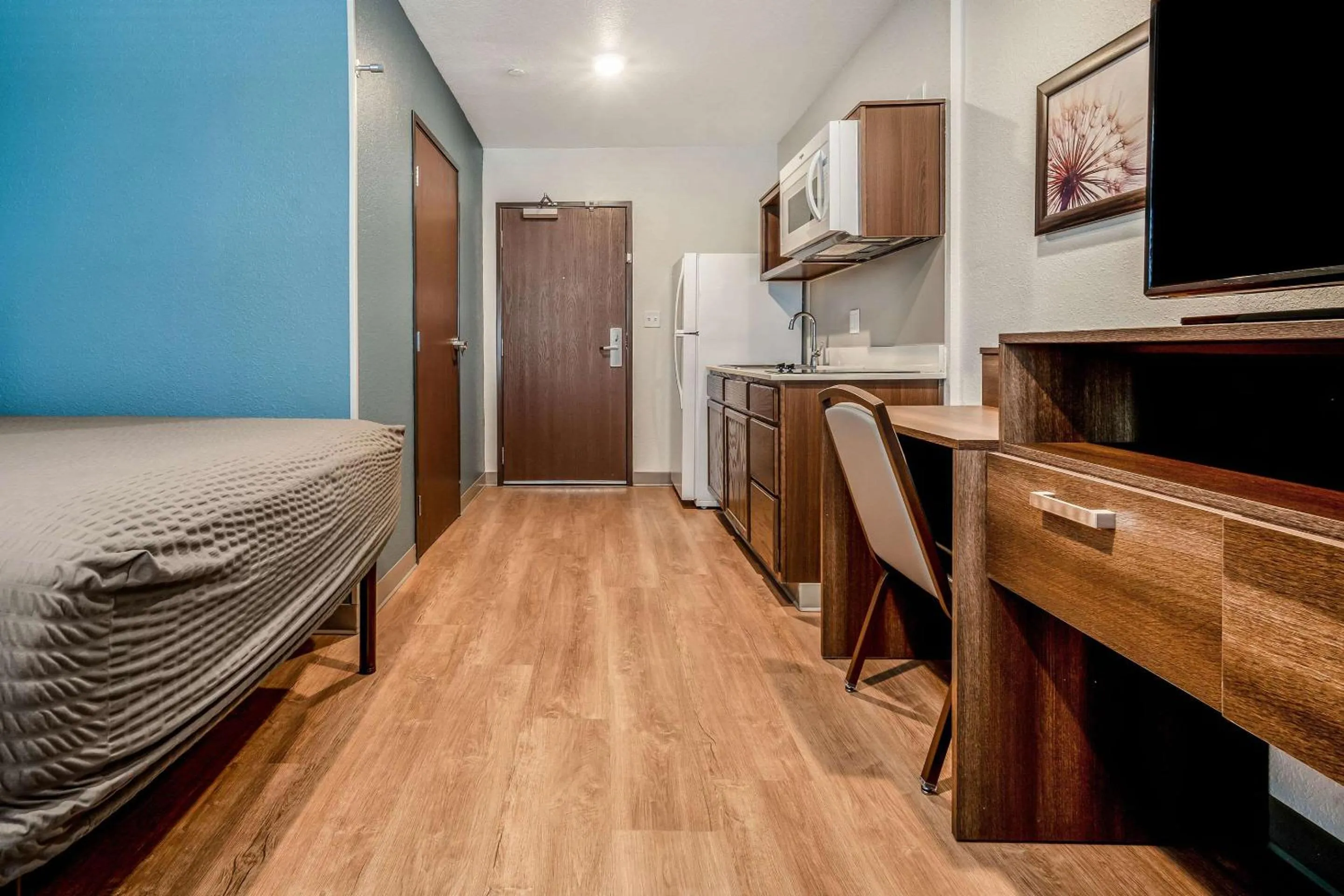 Photo of the whole room, Bed in WoodSpring Suites Naples West