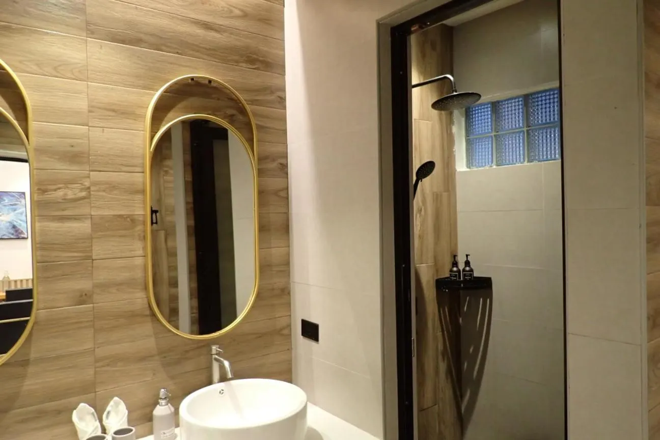 Shower in Only Seed Resort 欧芮希度假酒店