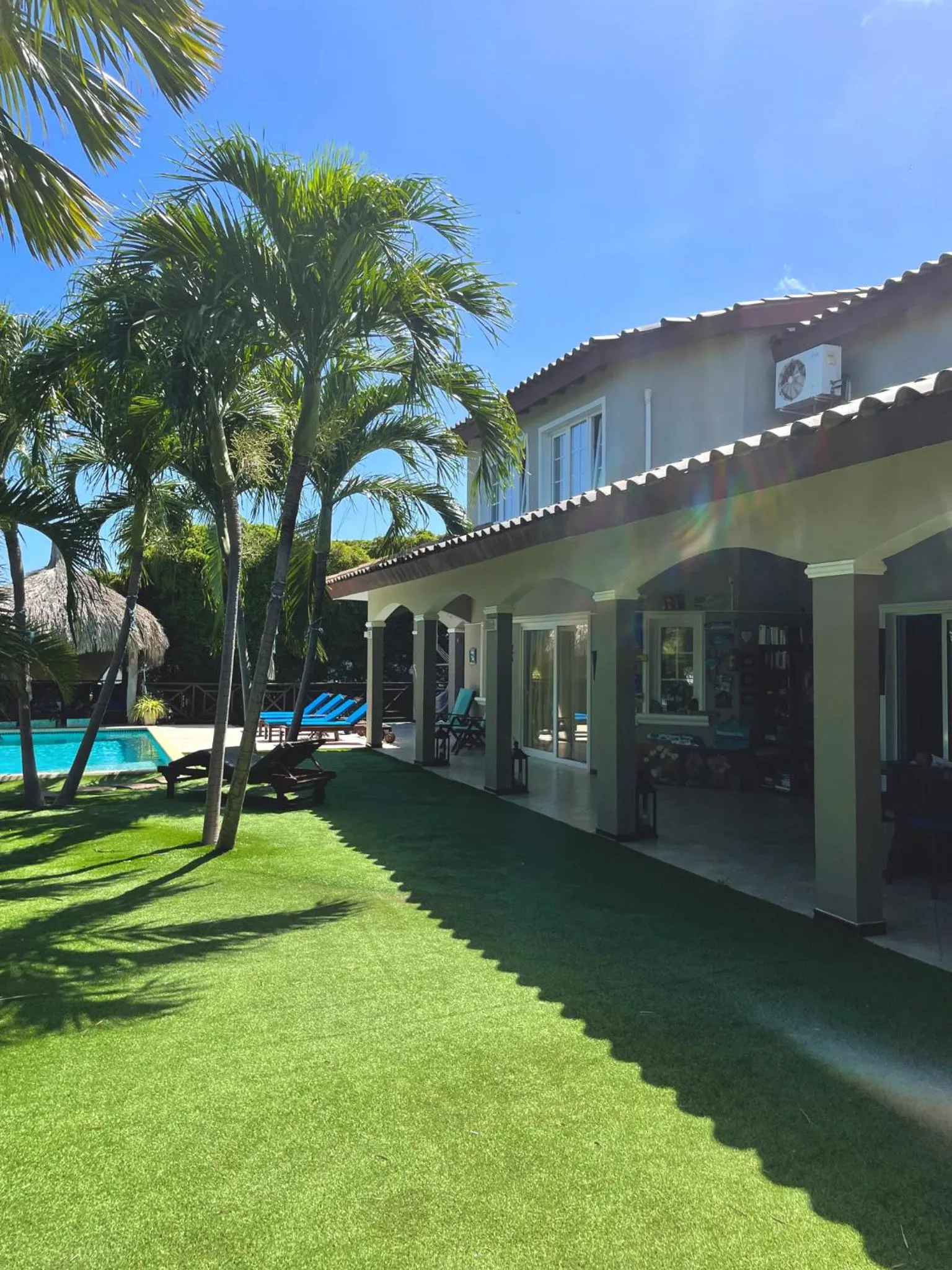 Property building in Hibiscus Beach House