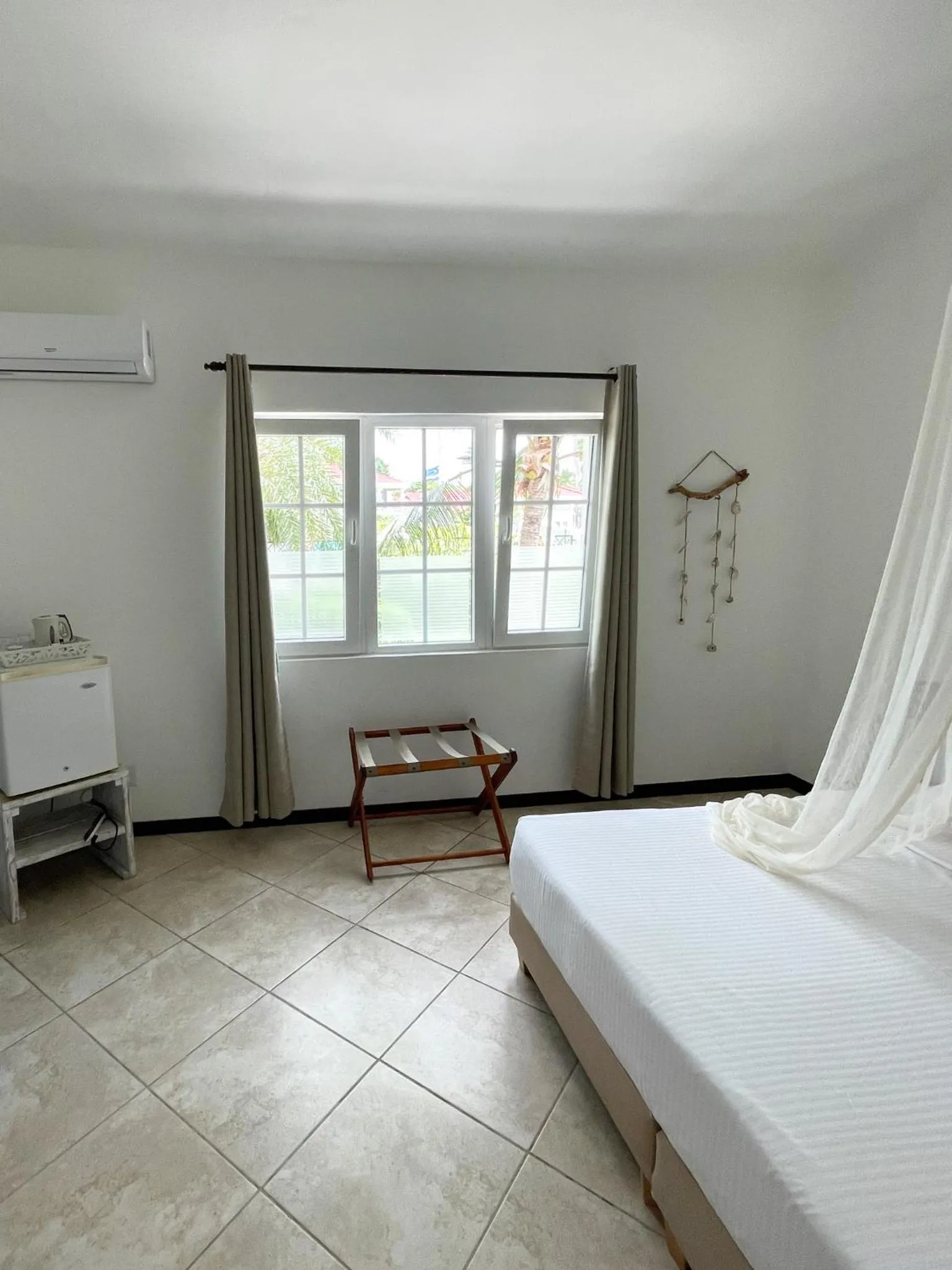 Bedroom, Bed in Hibiscus Beach House