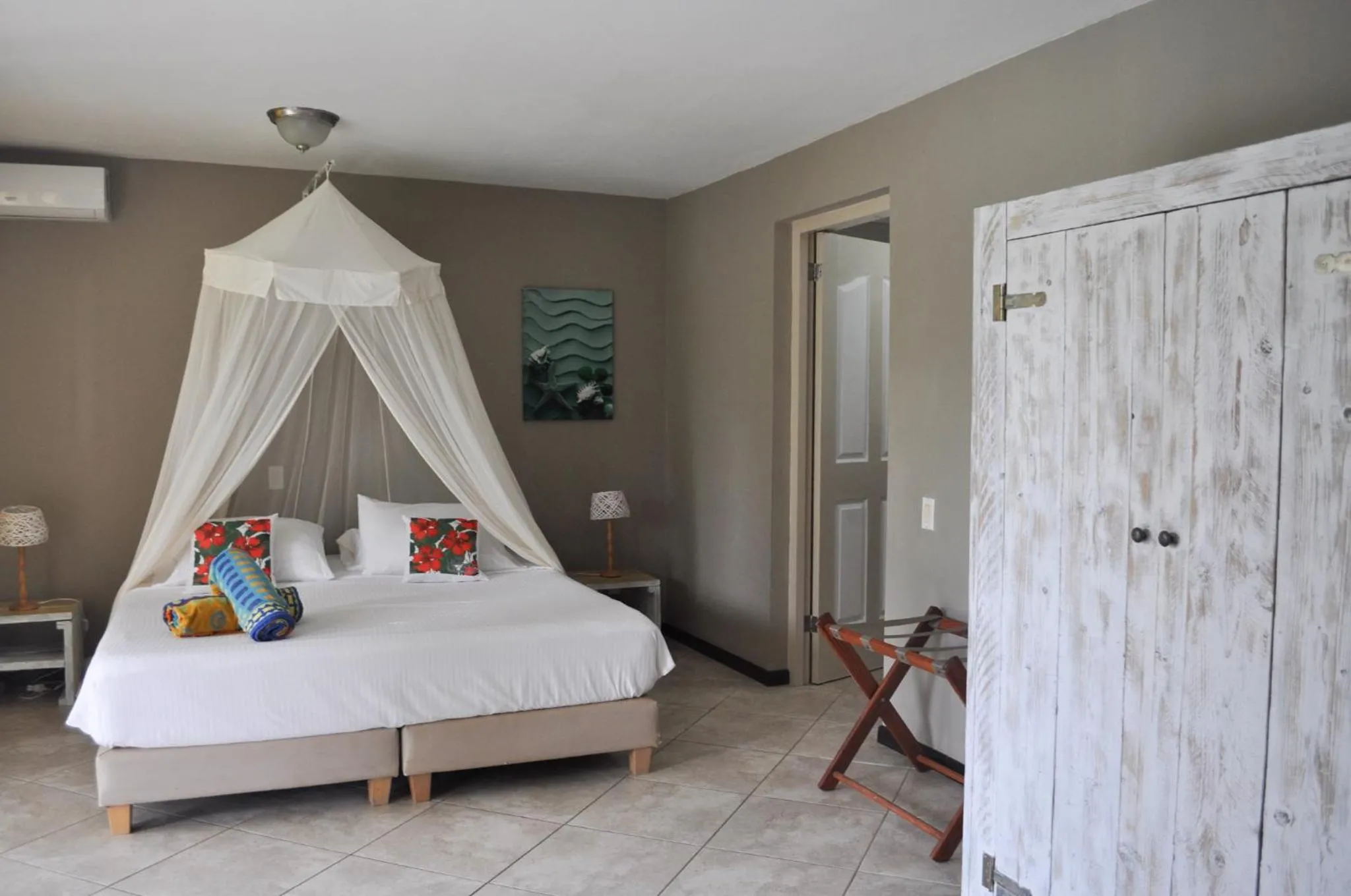 Bedroom, Bed in Hibiscus Beach House