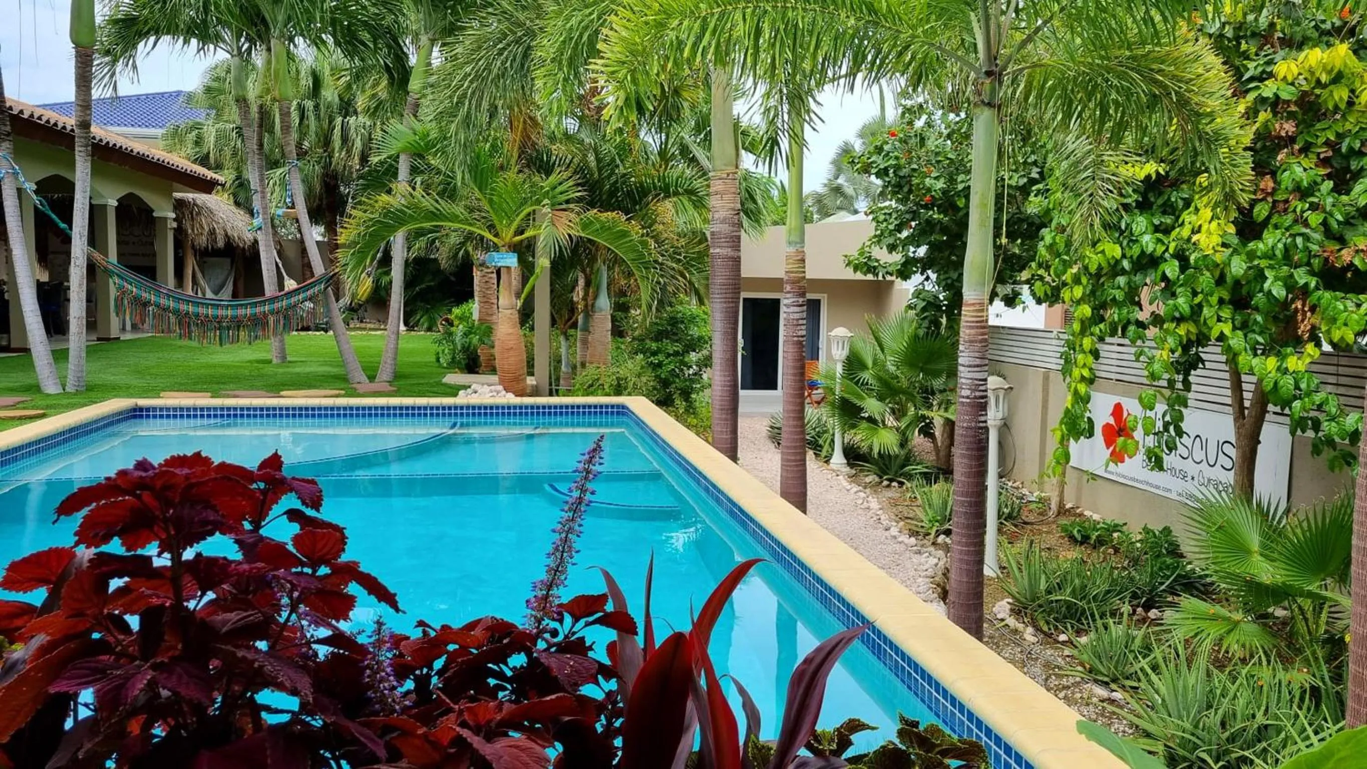 Swimming pool in Hibiscus Beach House