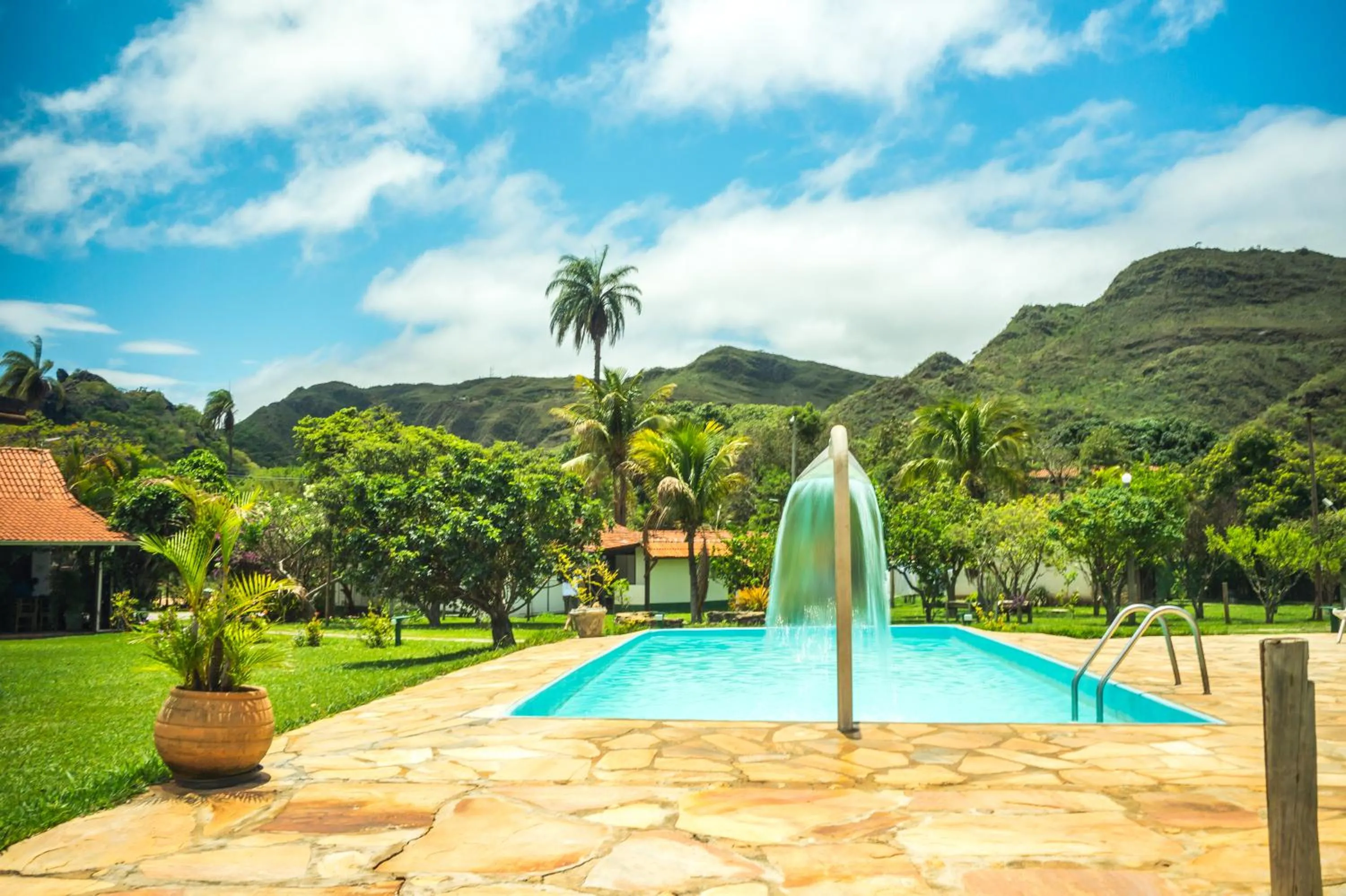 Swimming pool in Pousada Chão da Serra