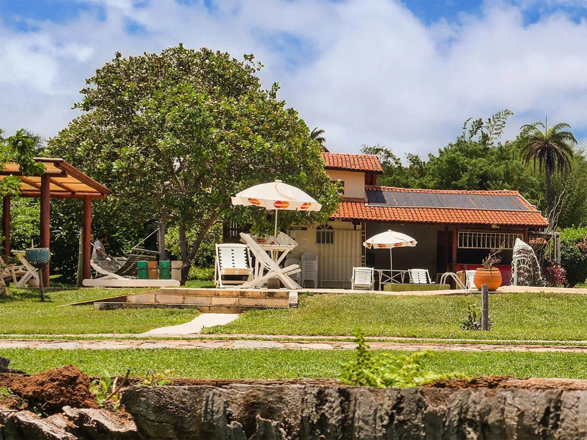 Swimming pool in Pousada Chão da Serra