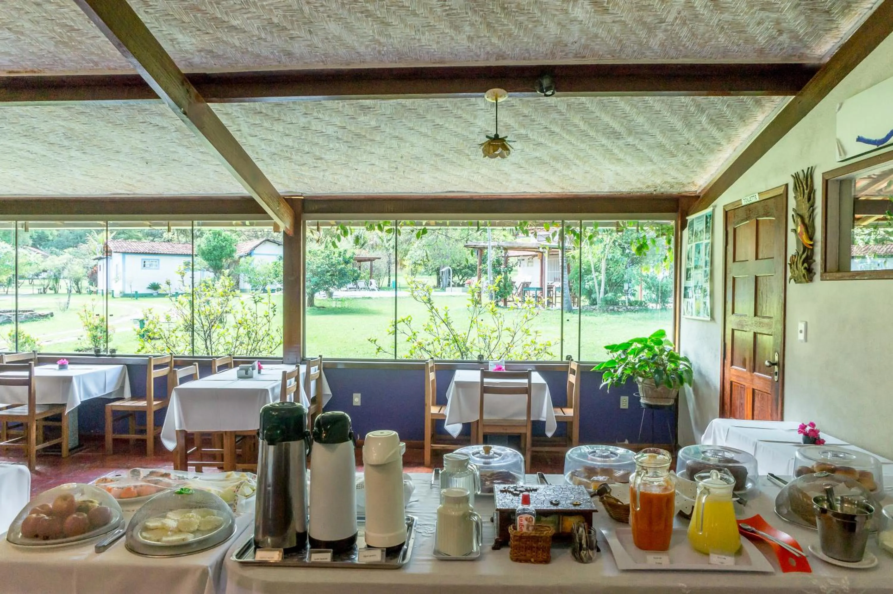 Continental breakfast in Pousada Chão da Serra