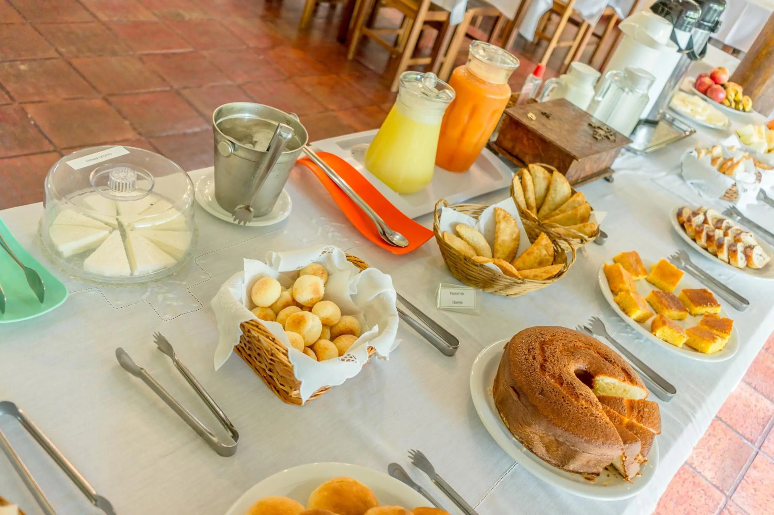 Continental breakfast in Pousada Chão da Serra