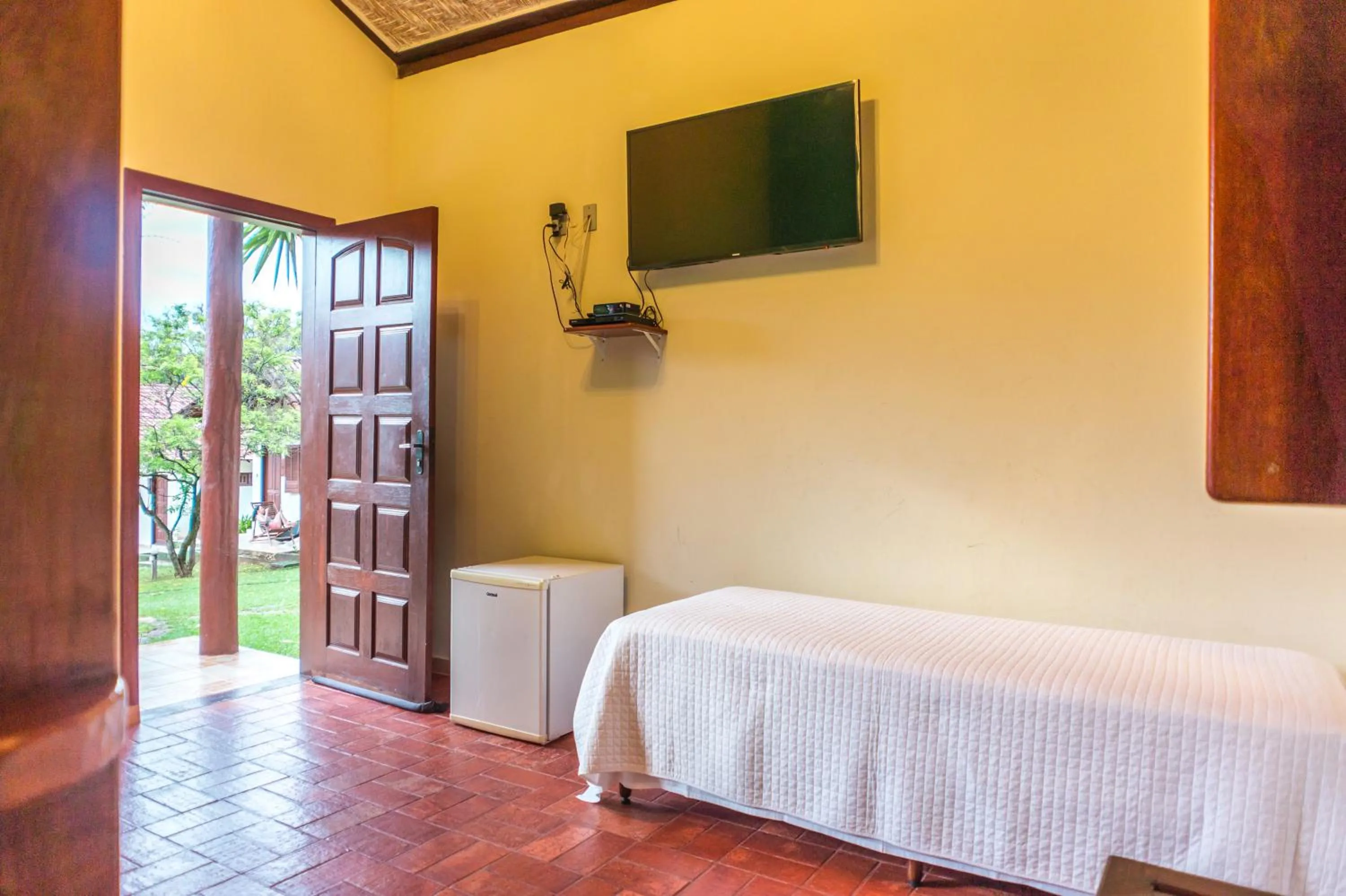 Photo of the whole room, Bed in Pousada Chão da Serra
