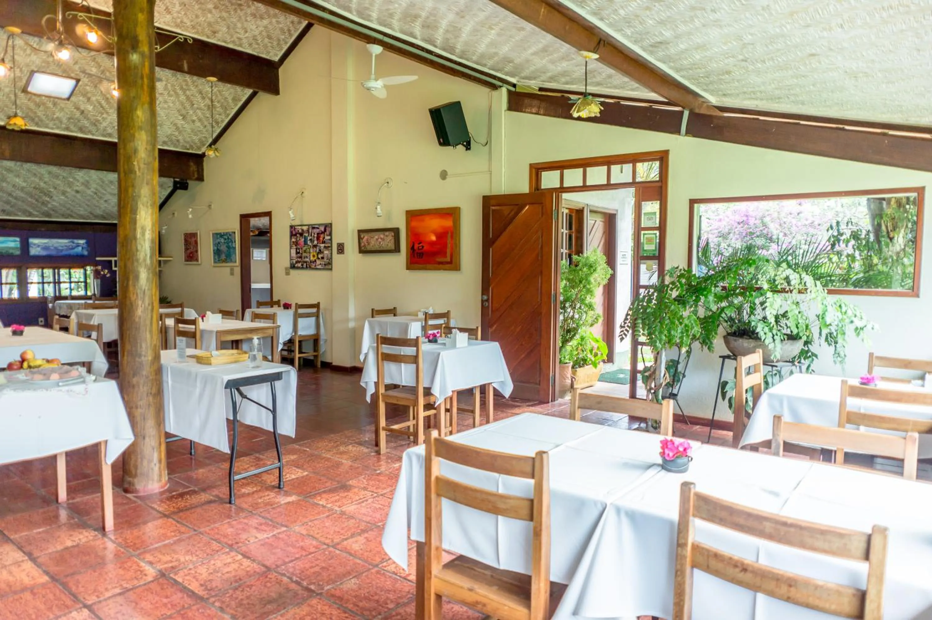 Restaurant/places to eat in Pousada Chão da Serra