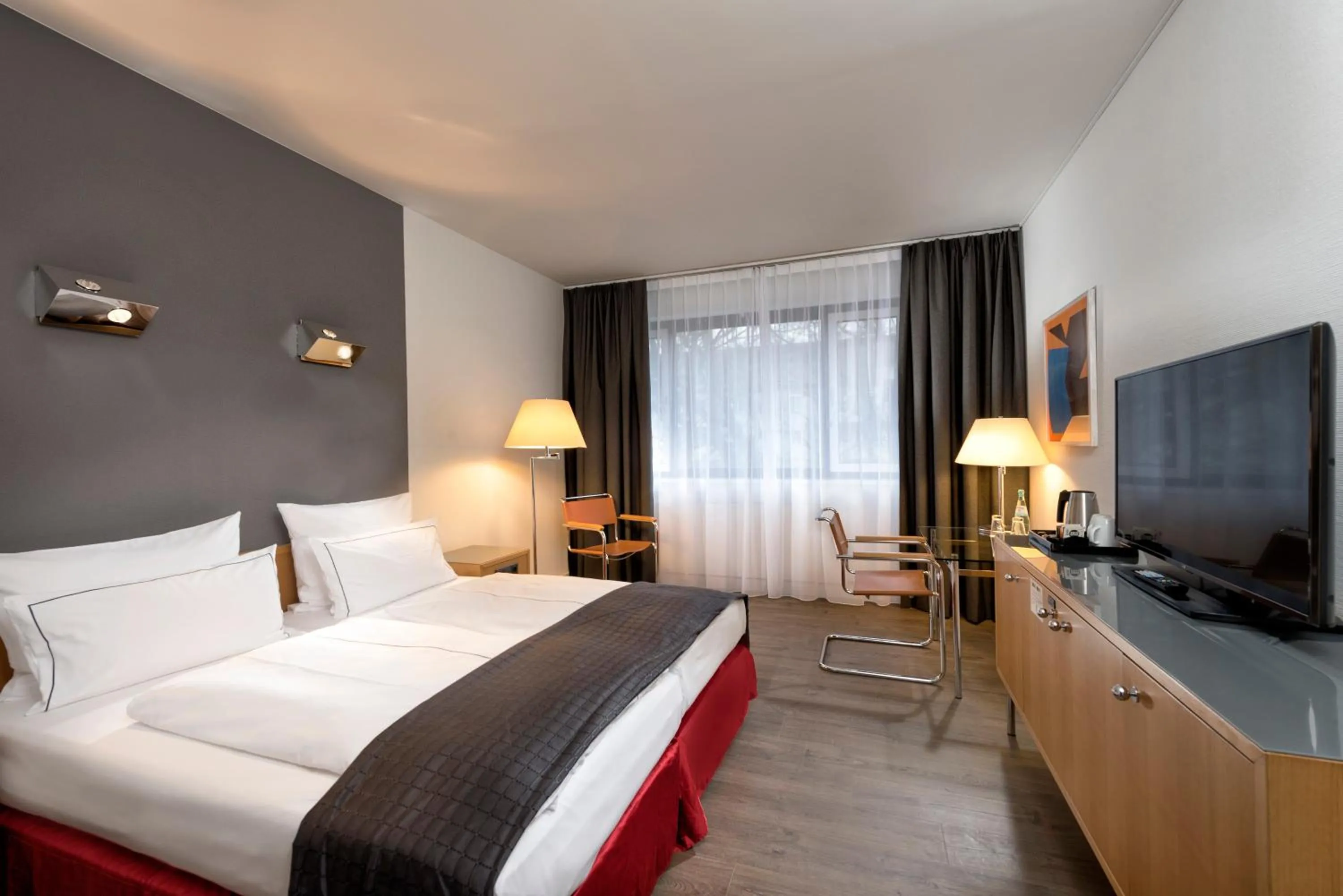Photo of the whole room, Bed in Holiday Inn Berlin City-West by IHG