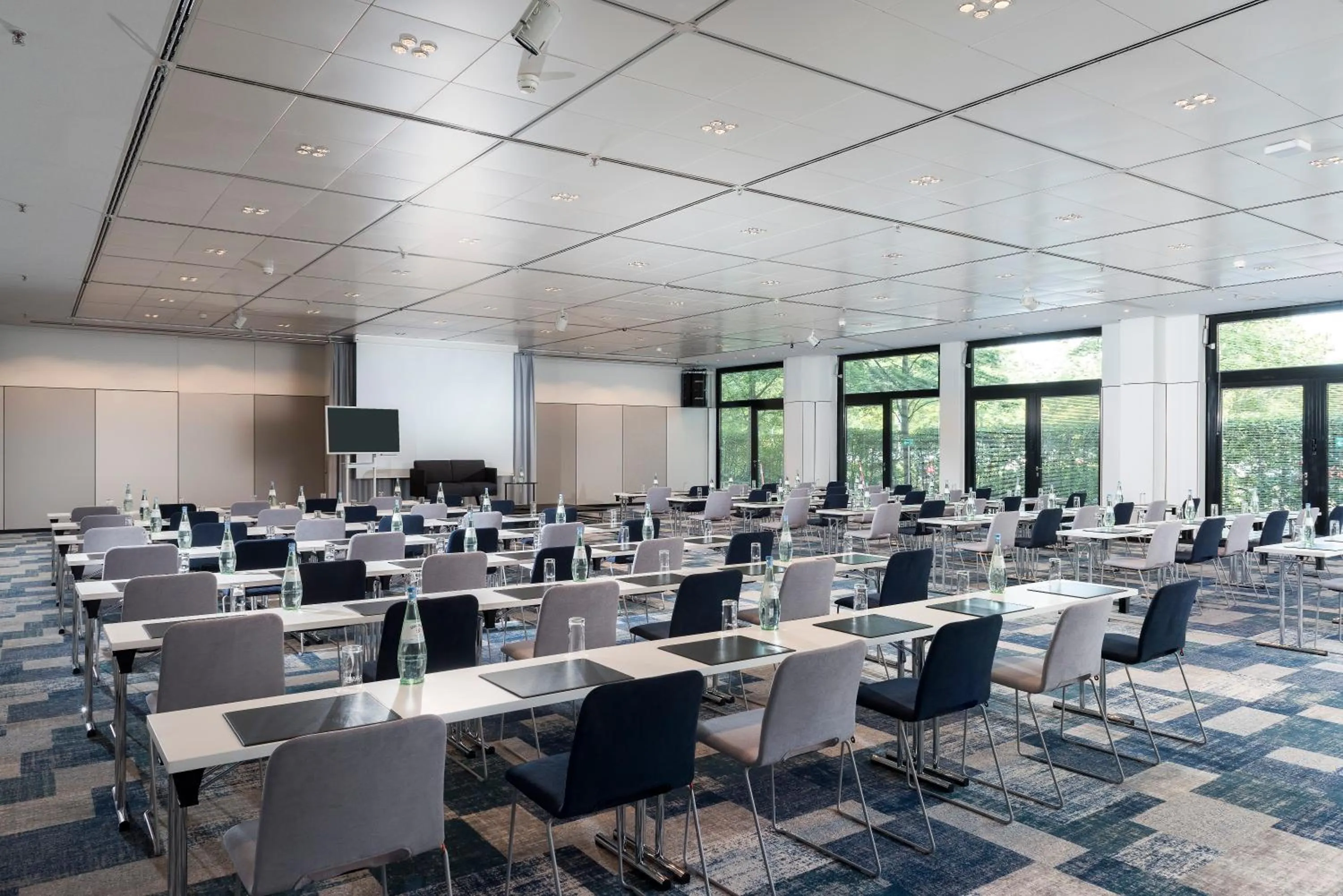 Meeting/conference room in Holiday Inn Berlin City-West by IHG