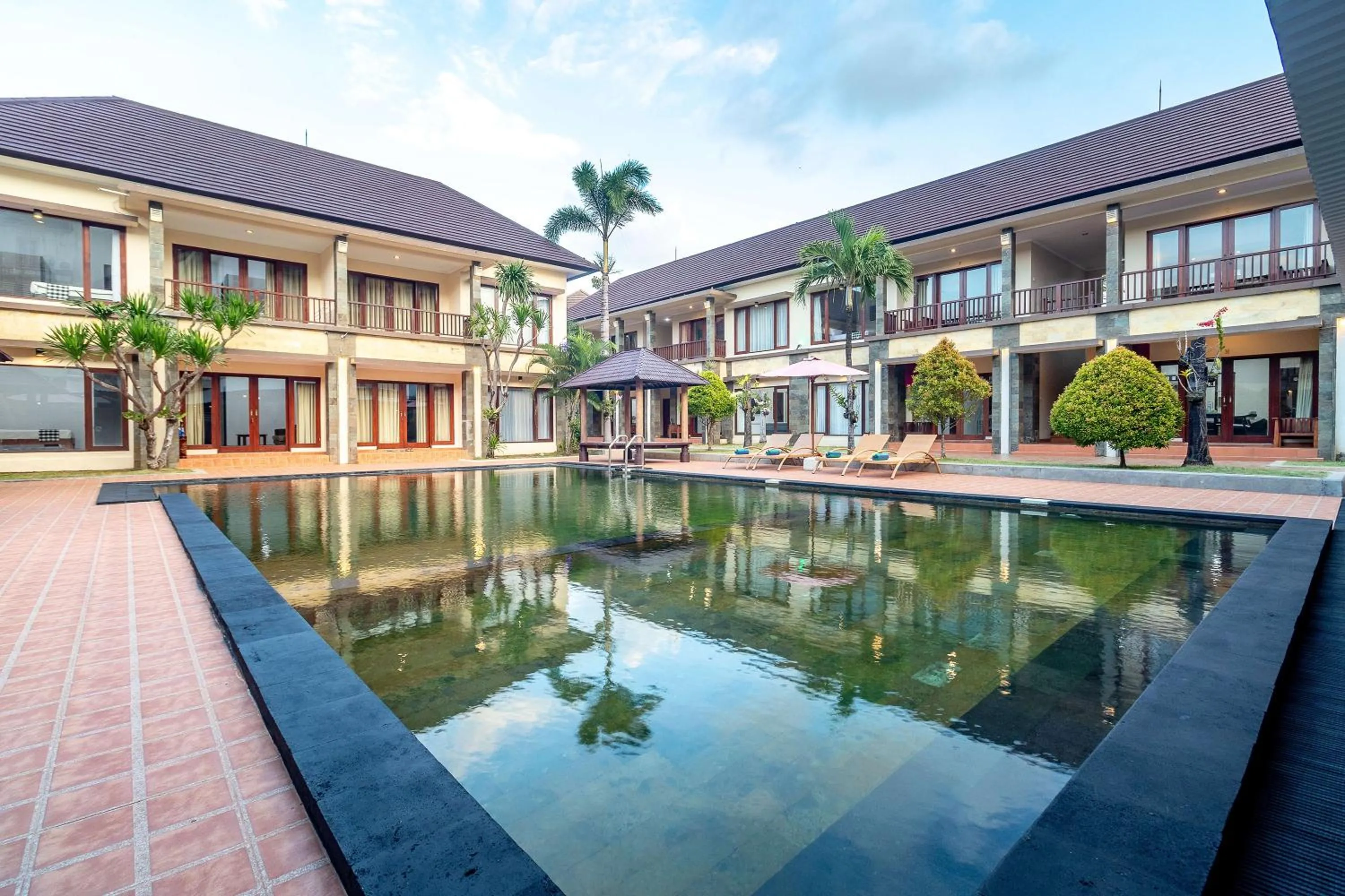 Swimming pool in Vidi Boutique Hotel