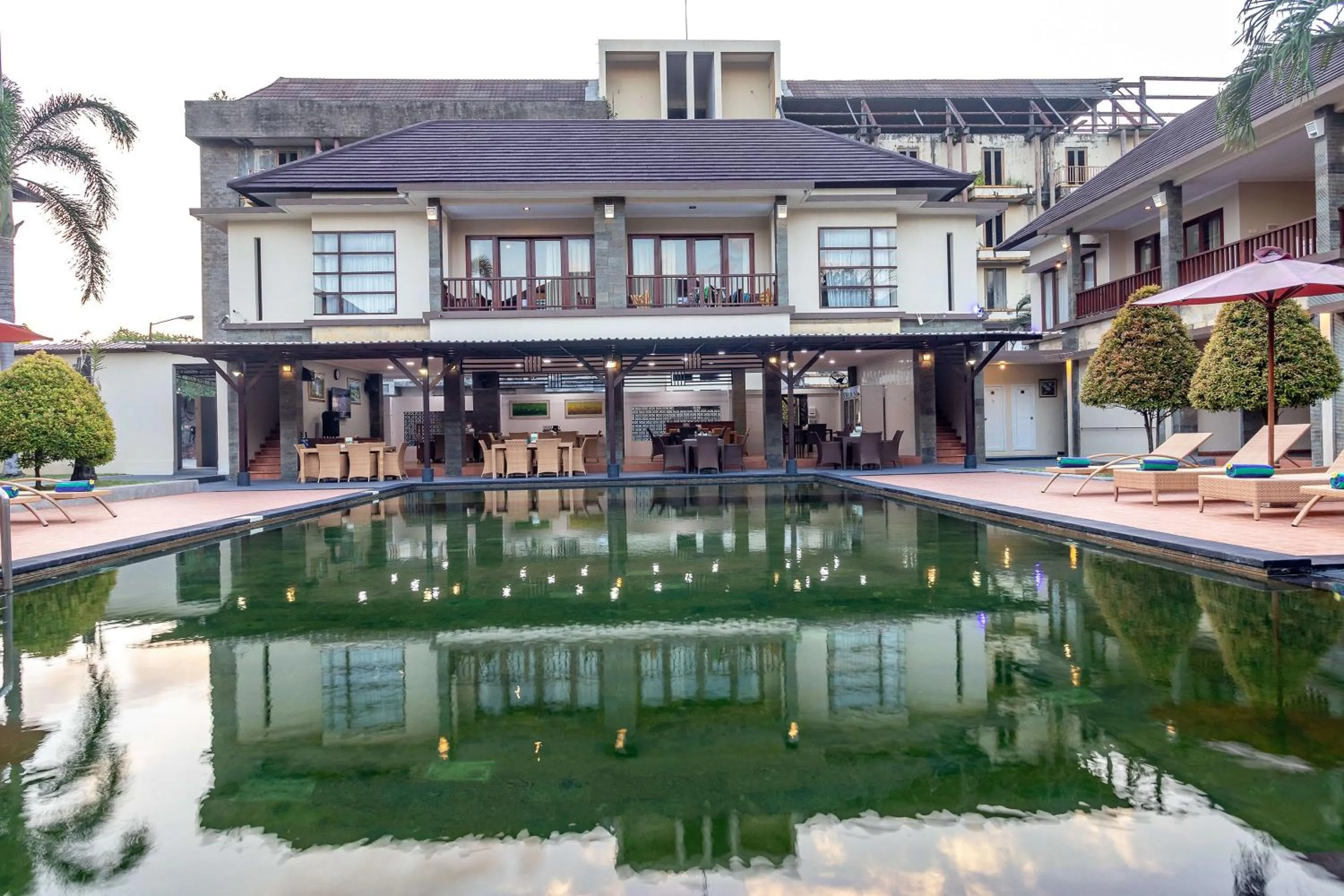 Swimming pool in Vidi Boutique Hotel