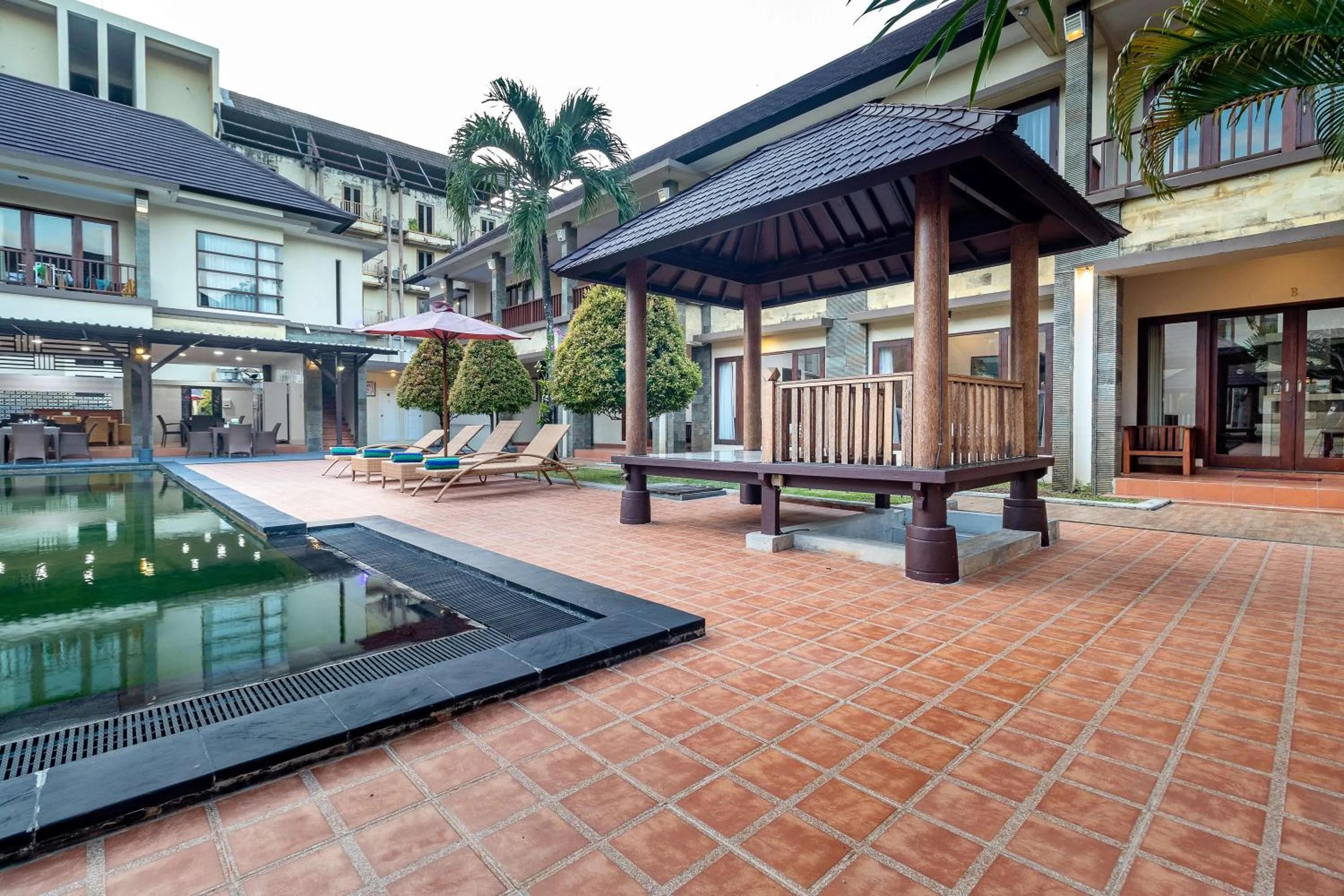 Swimming pool in Vidi Boutique Hotel