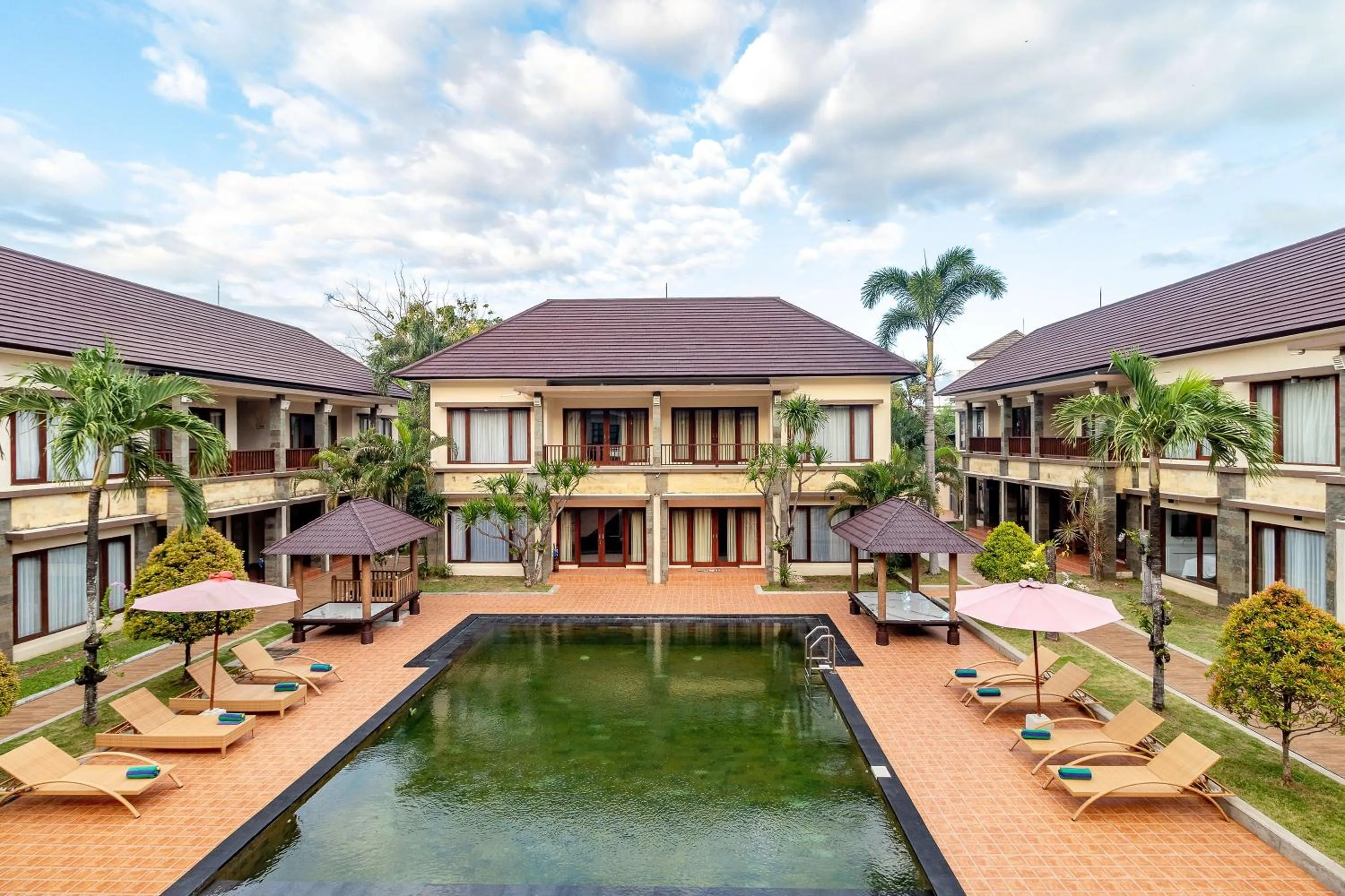 Swimming pool in Vidi Boutique Hotel